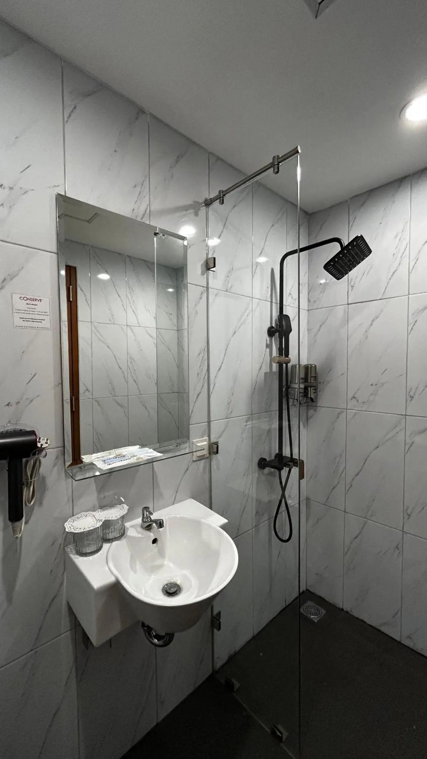 Bathroom in d'primahotel Harmoni Jakarta - Hayam Wuruk