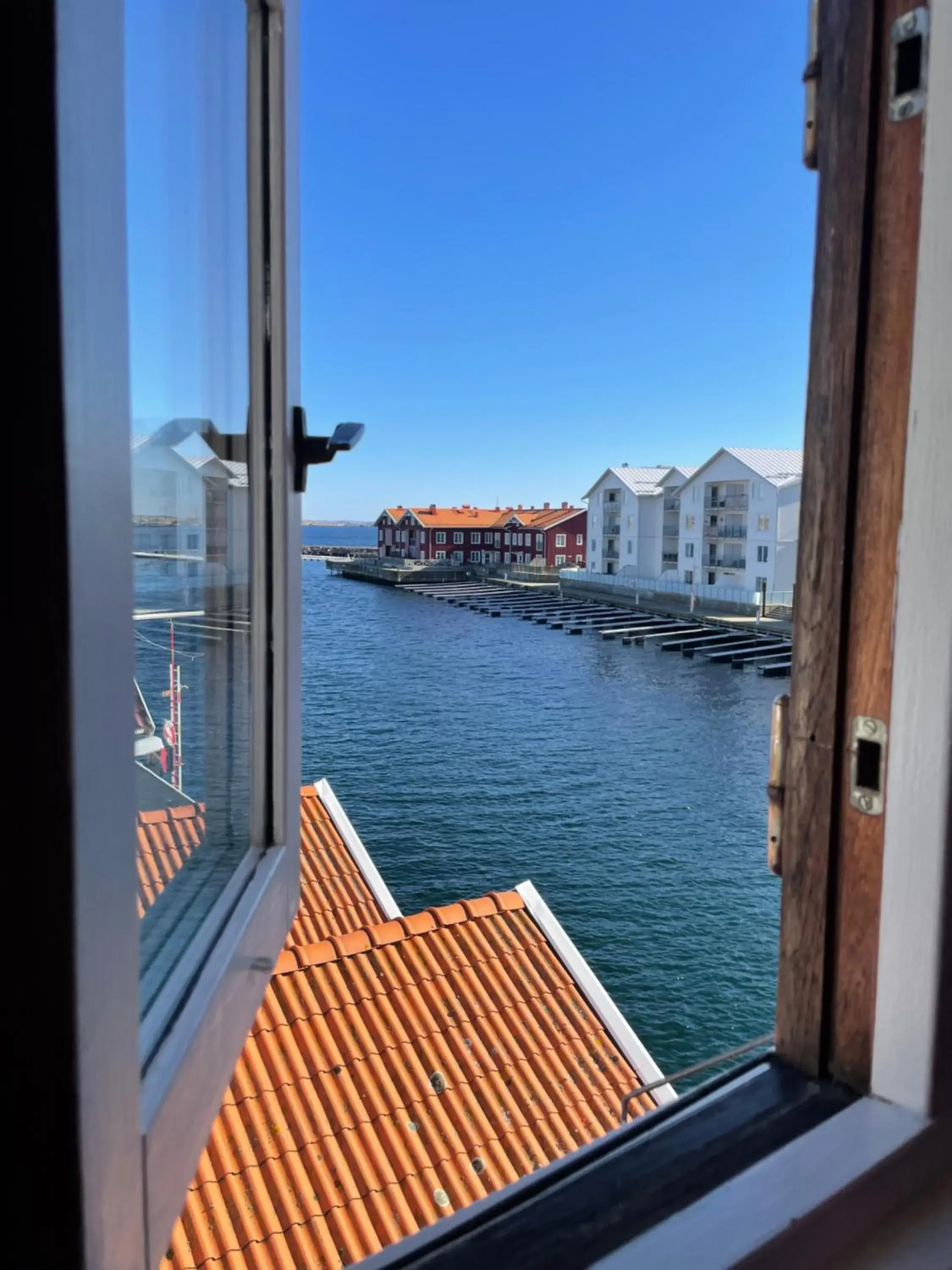 Double Room with Balcony and Shared Bathroom in Pensionat bryggan Double Room with Balcony and Shared Bathroom in Pensionat bryggan