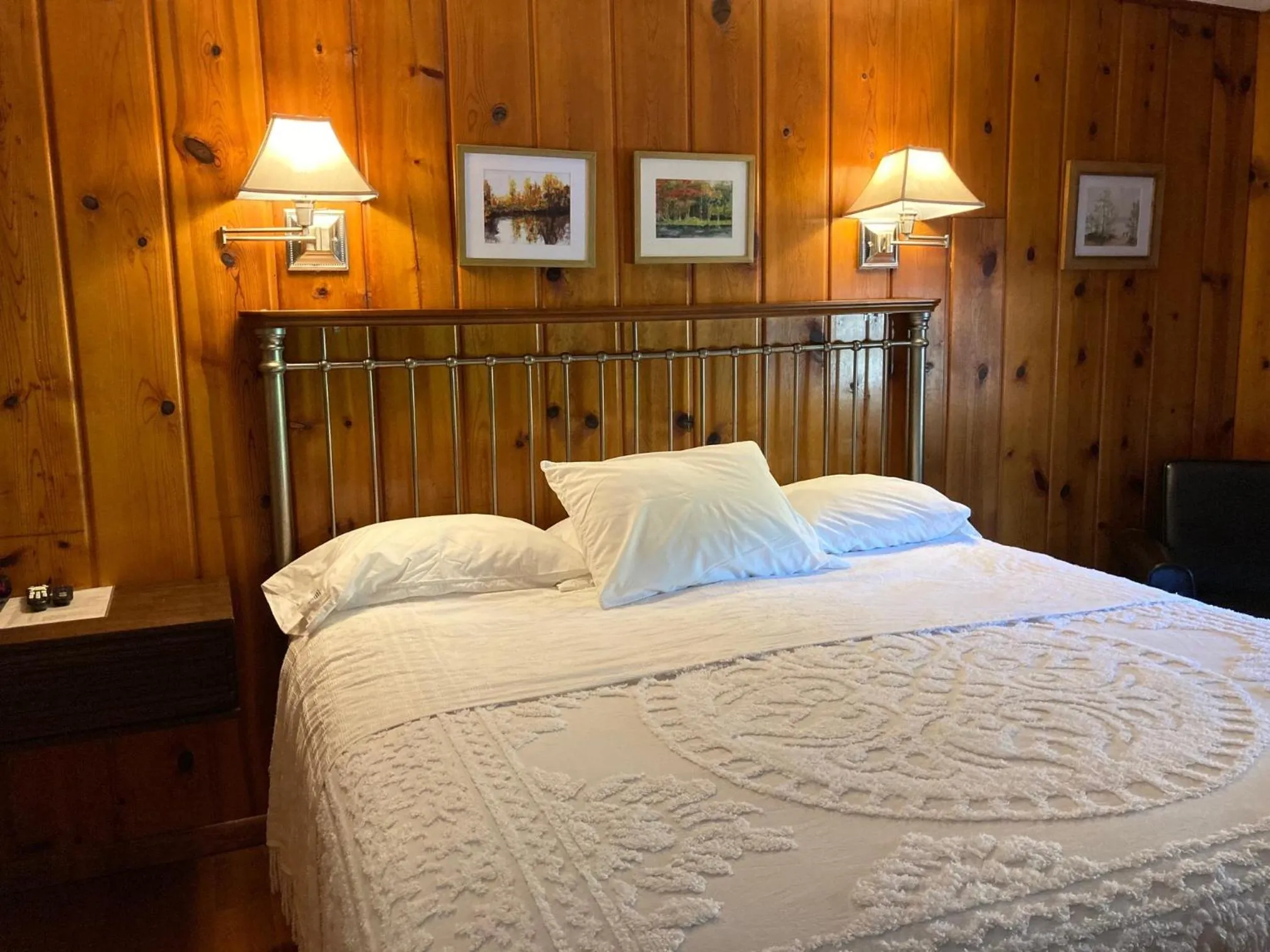 Bedroom, Bed in Ludington Blue Spruce Inn
