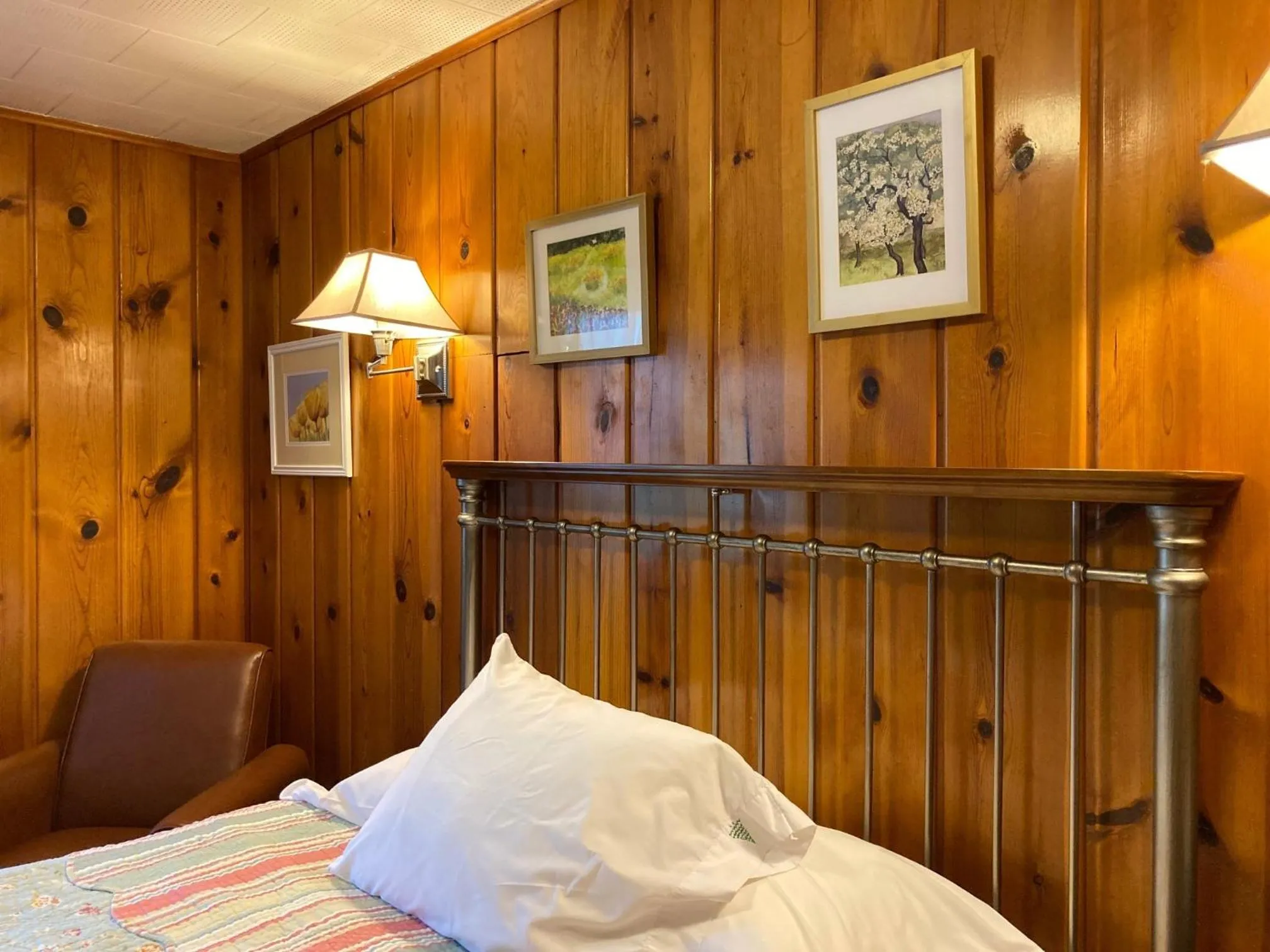 Bedroom, Bed in Ludington Blue Spruce Inn