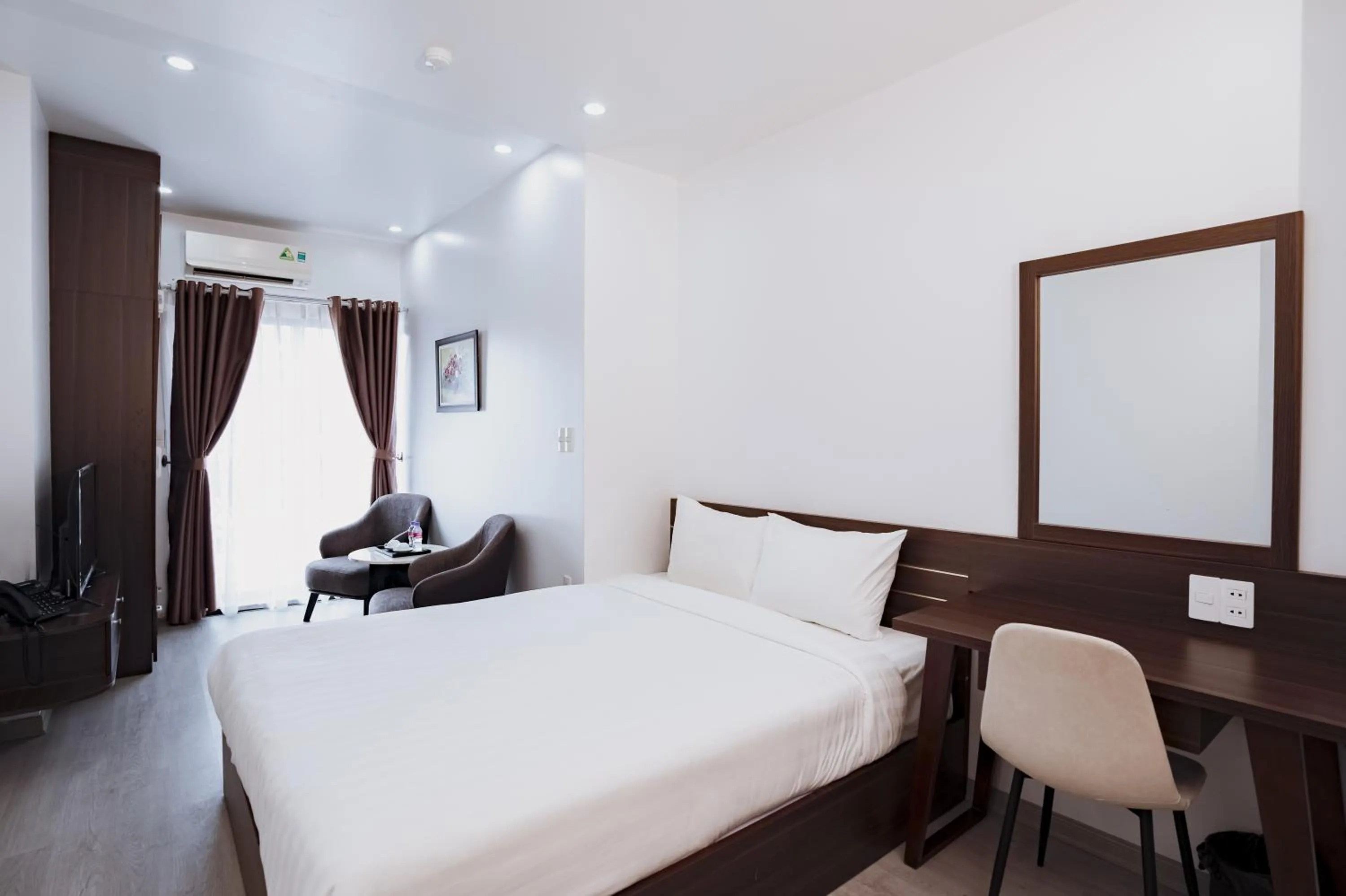 The Eastern Hotel & Apartment