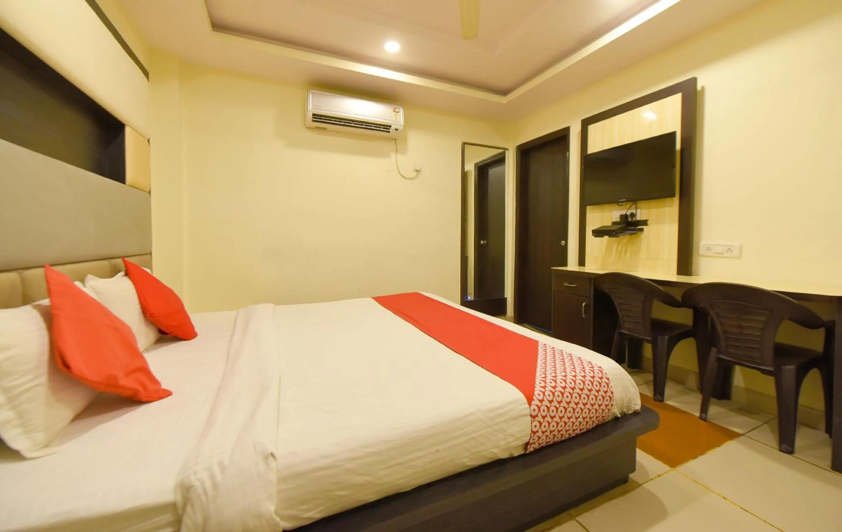 Bedroom, Bed in Collection O Tip Top