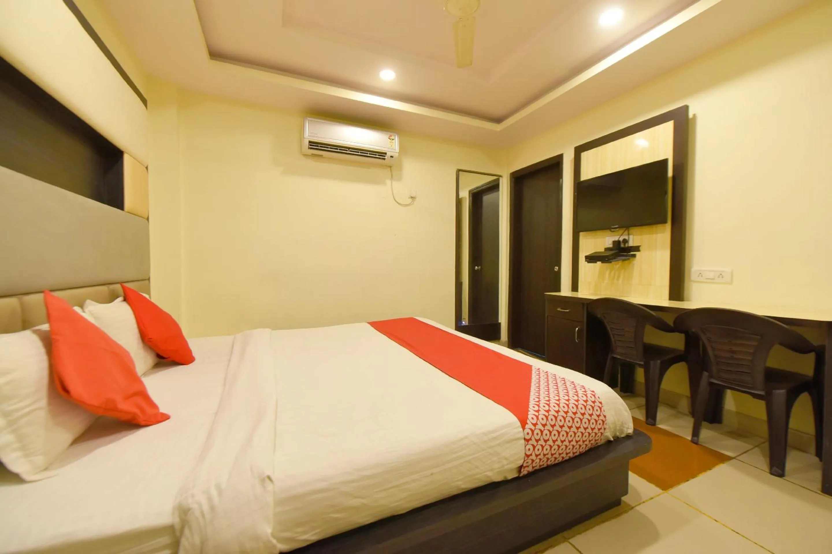 Bedroom, Bed in Collection O Tip Top