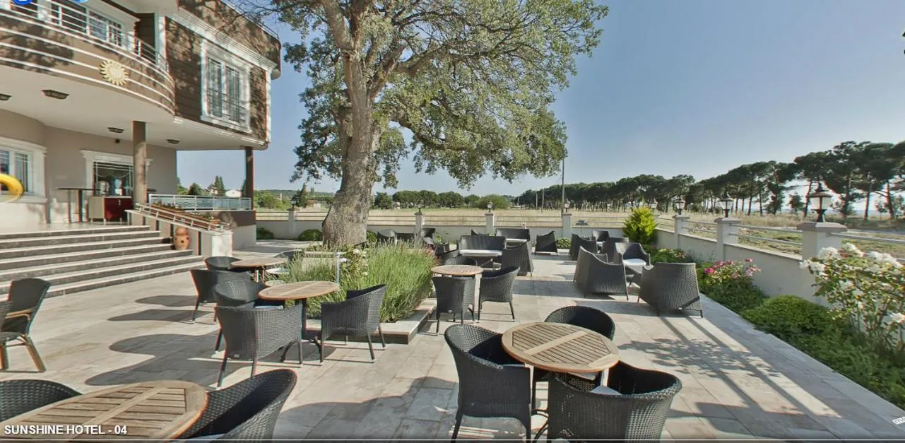 Patio in Geyi̇kli̇ Sunshi̇ne Hotel