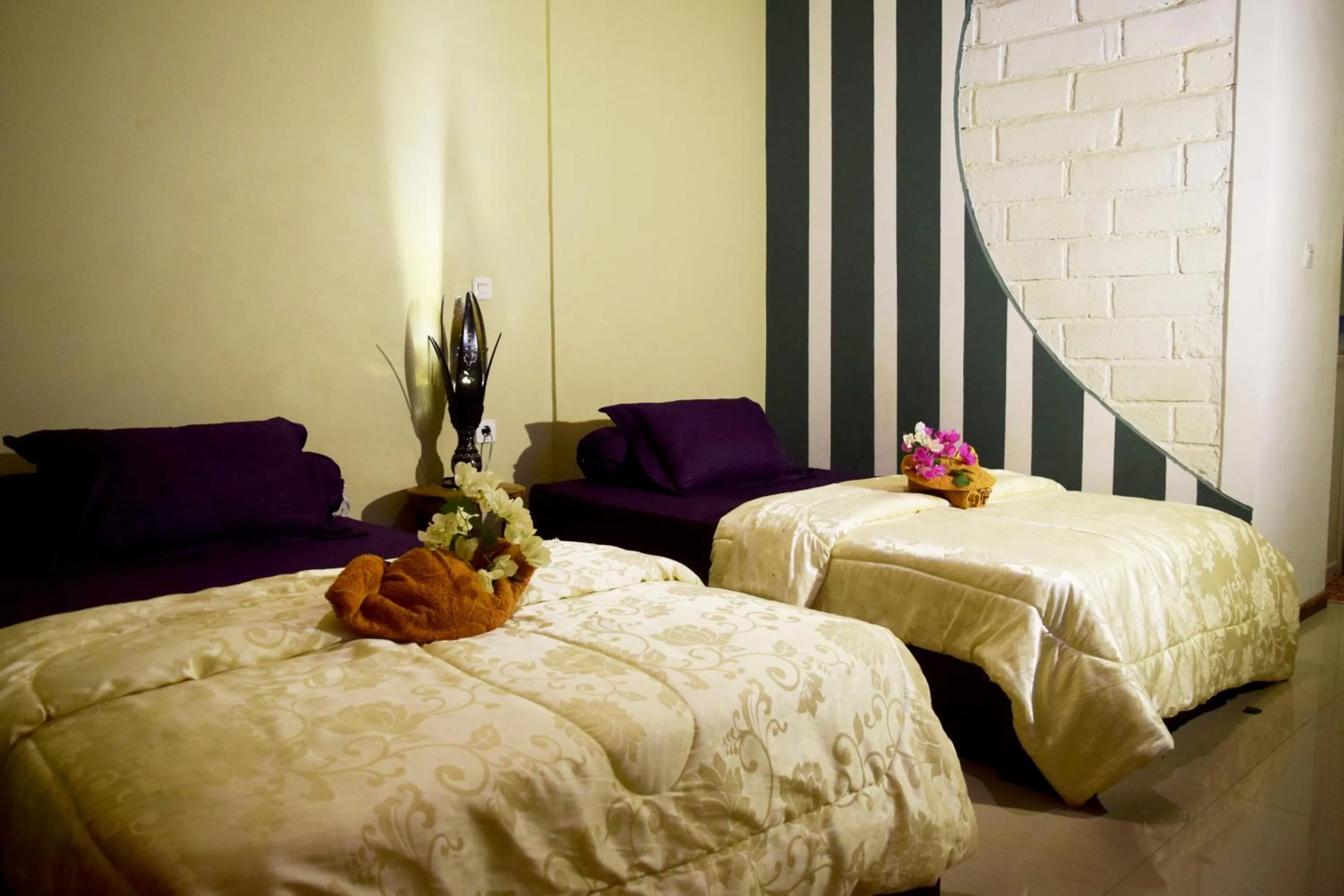 Bedroom, Bed in Panda Cottage