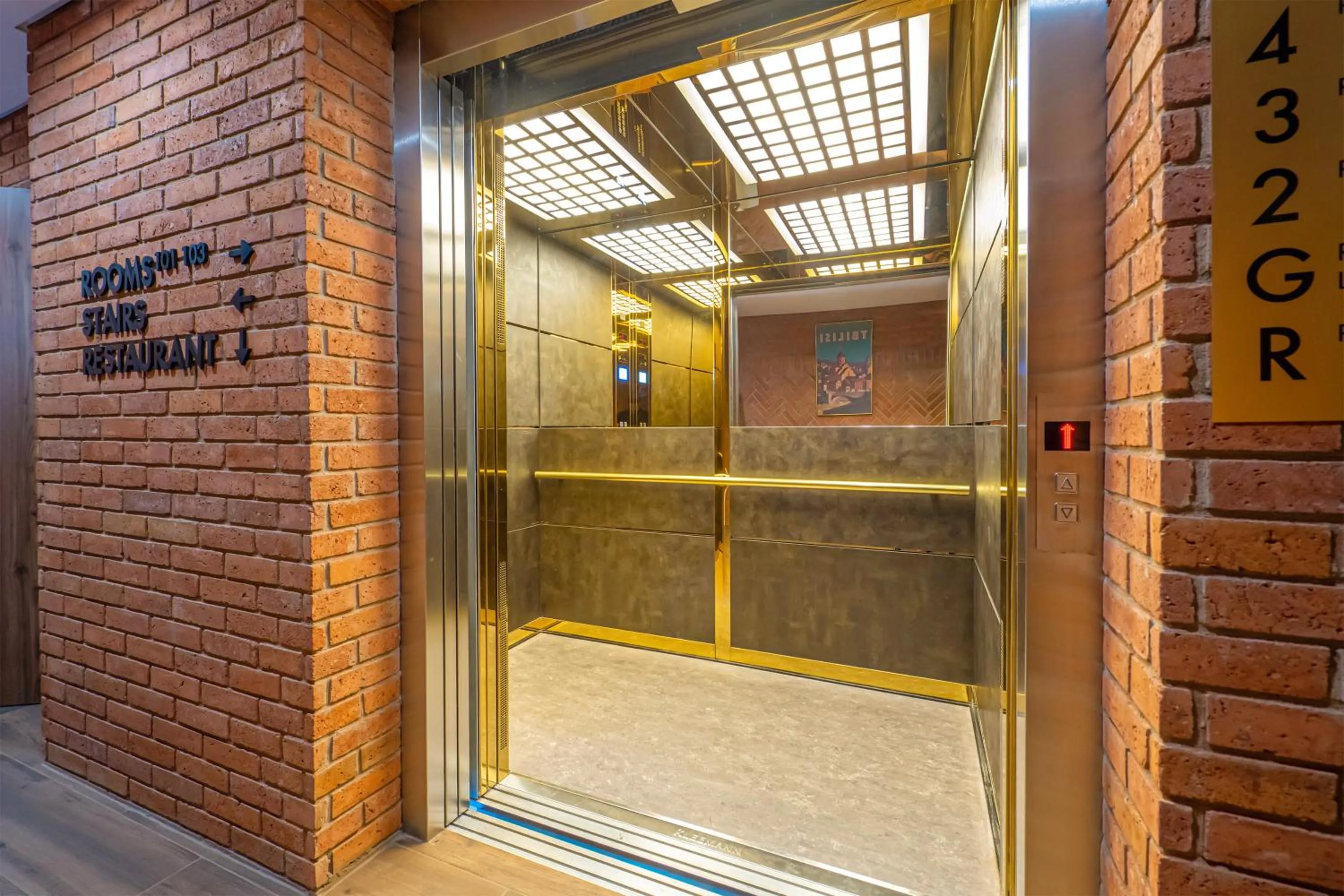 elevator in Boutique Hotel Calligraphy