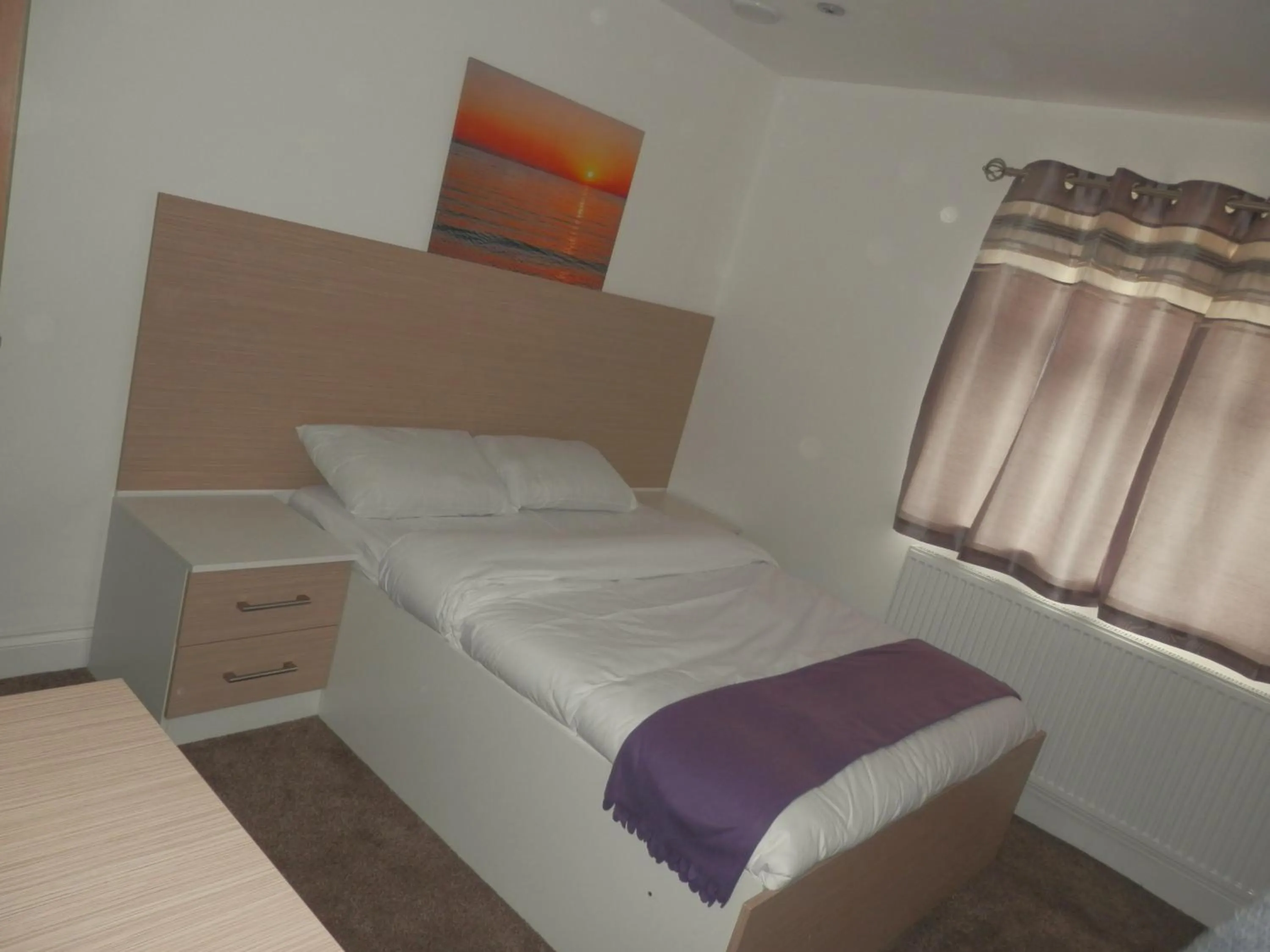 Photo of the whole room, Bed in Heathrow Travellers Hub