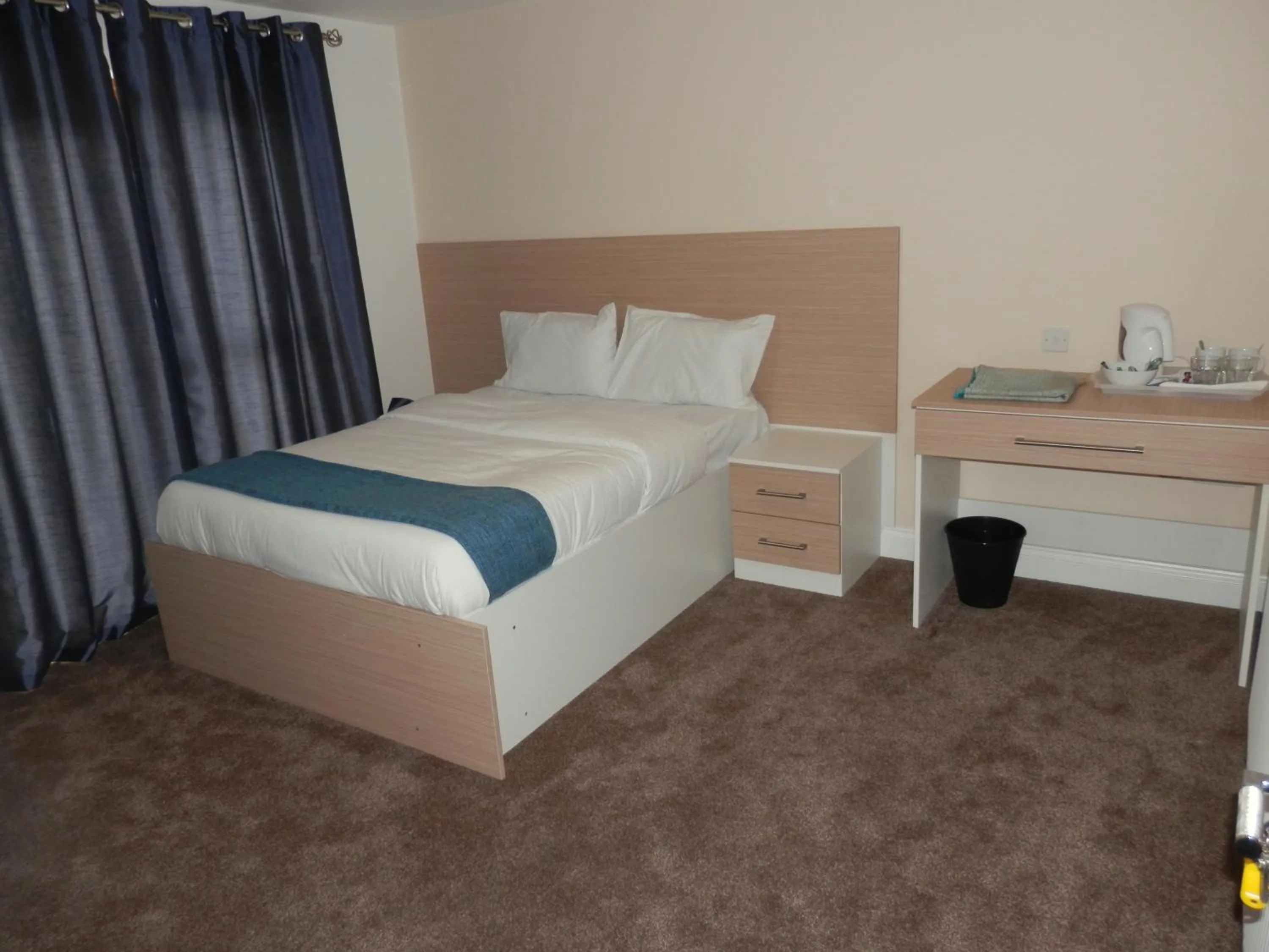 Photo of the whole room, Bed in Heathrow Travellers Hub