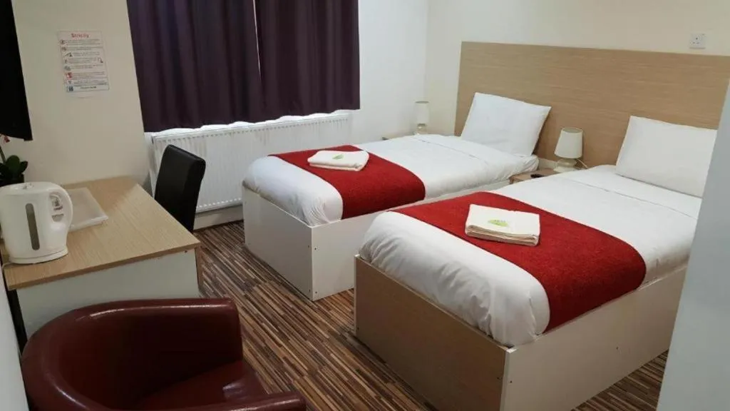 Bedroom, Bed in Heathrow Travellers Hub