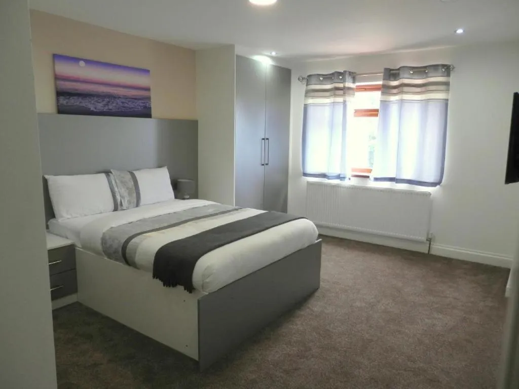 Bedroom, Bed in Heathrow Travellers Hub