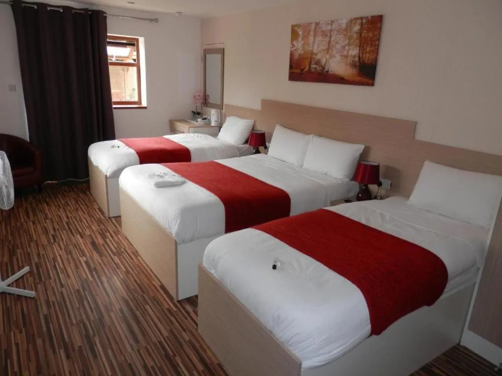 Bedroom, Bed in Heathrow Travellers Hub