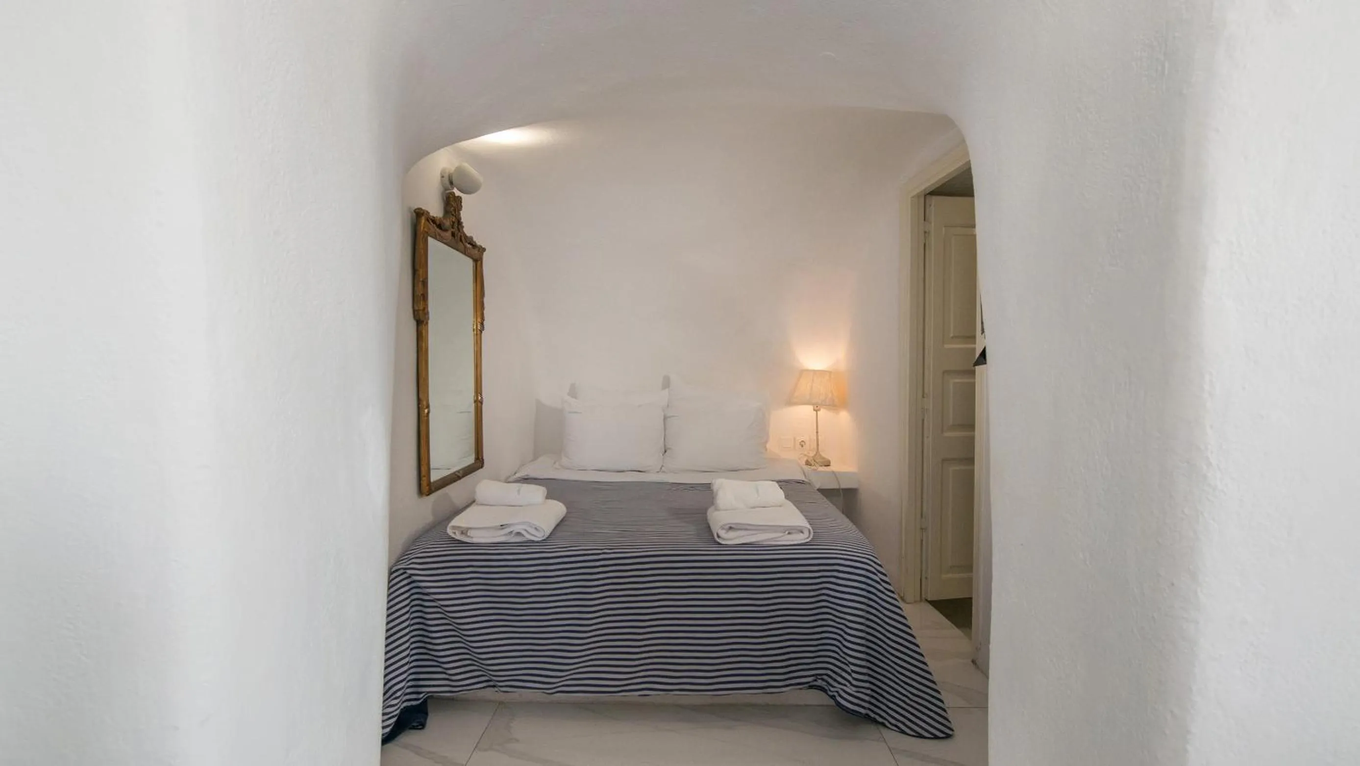 Bedroom, Bed in Alexander Villas