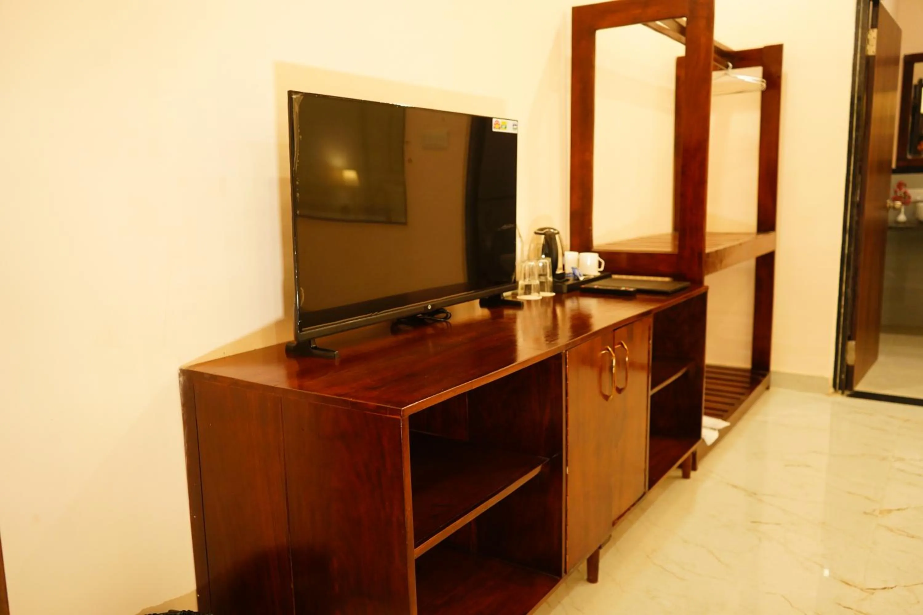 TV and multimedia in Sundervan Vilas Ranthambore