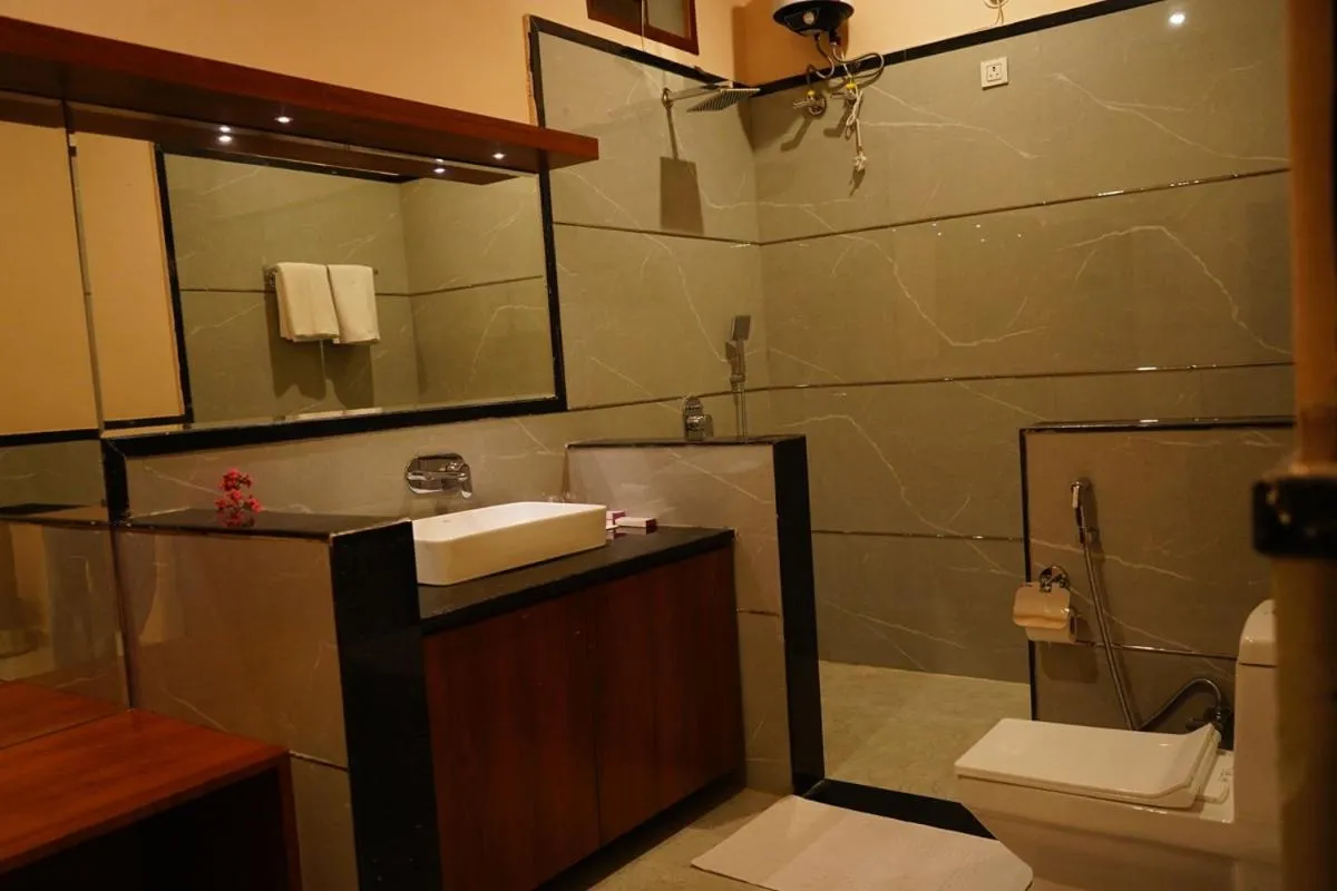 Shower in Sundervan Vilas Ranthambore