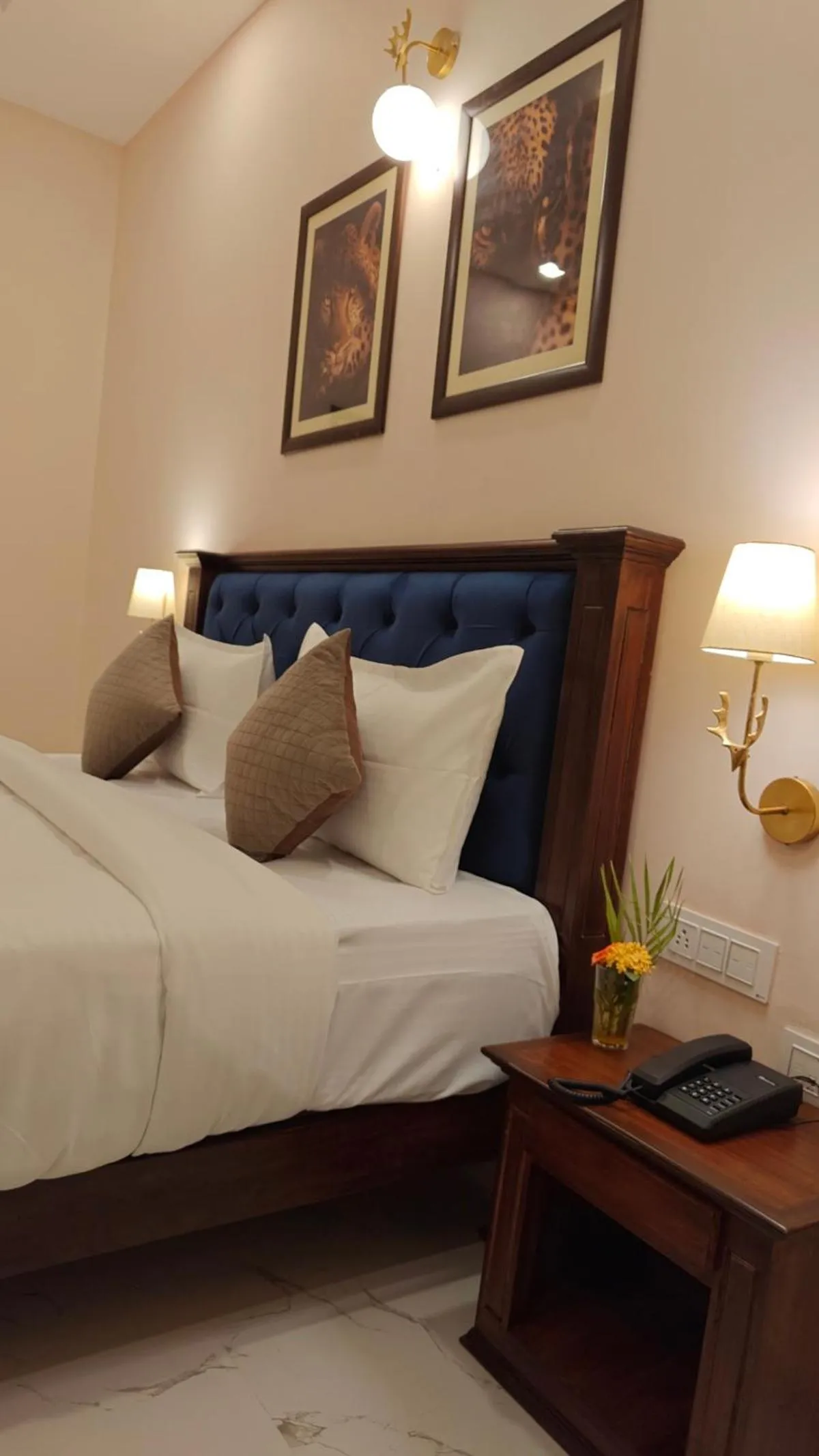Photo of the whole room, Bed in Sundervan Vilas Ranthambore