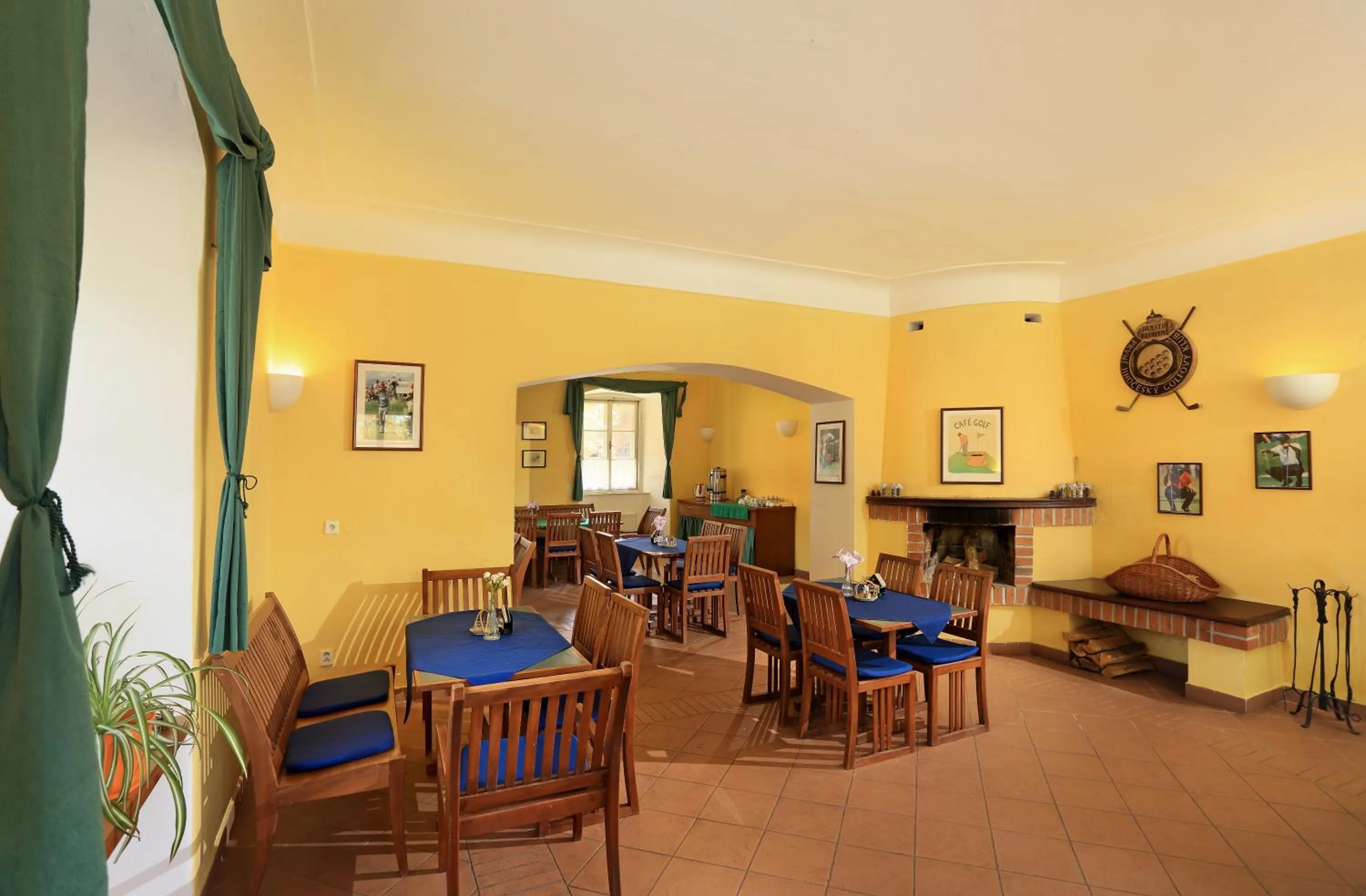 Restaurant/places to eat in Penzion Černická obora