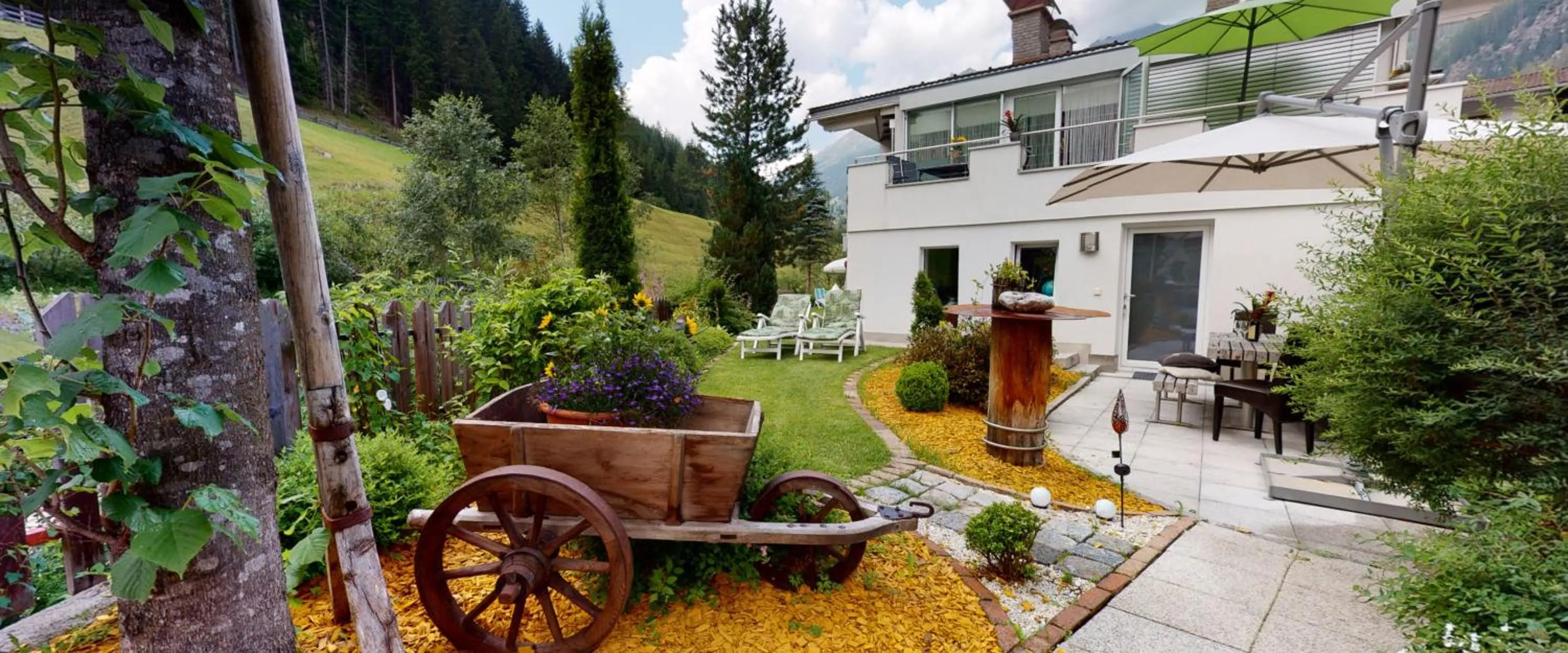 Garden view in AlpinDesign Kaunertal