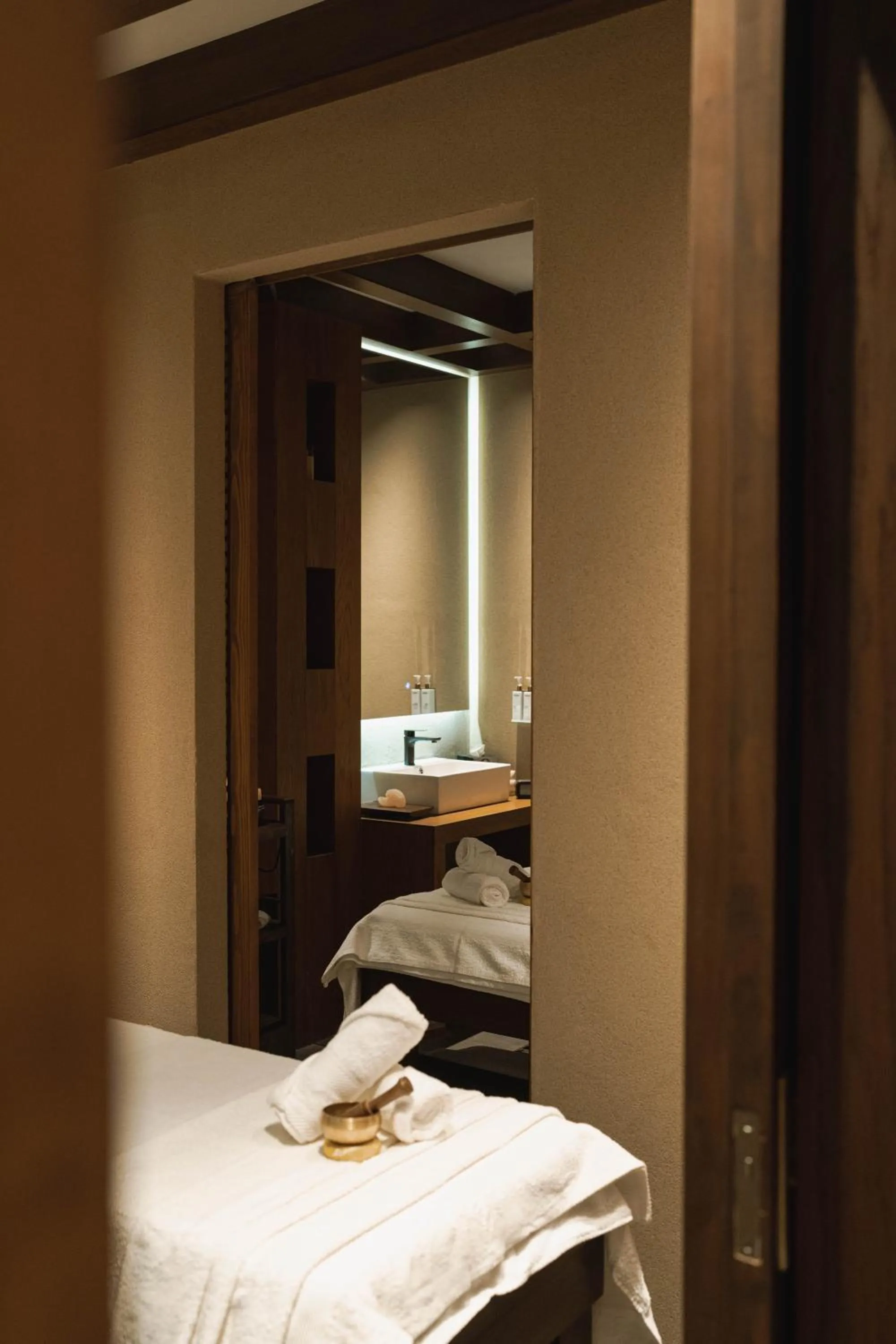 Massage, Bed in Ambiance Boutique Art Hotel Islamabad