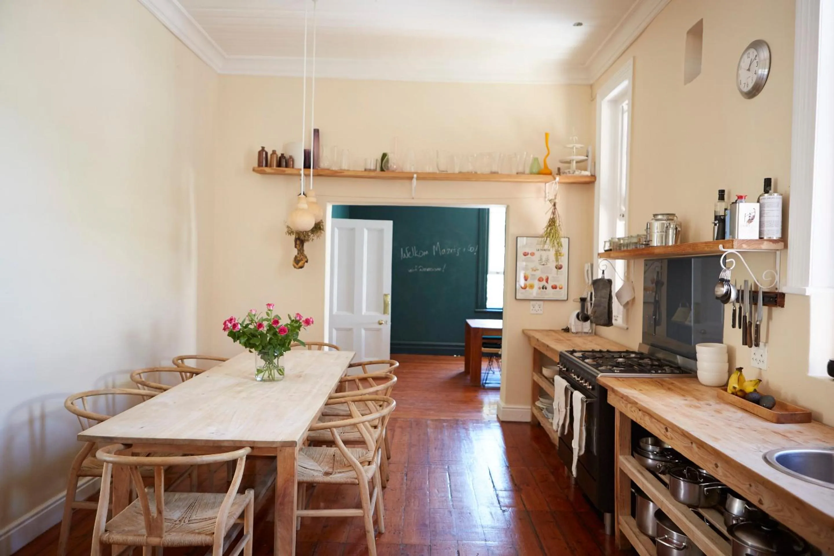 Kitchen or kitchenette in InAweStays Holiday Homes