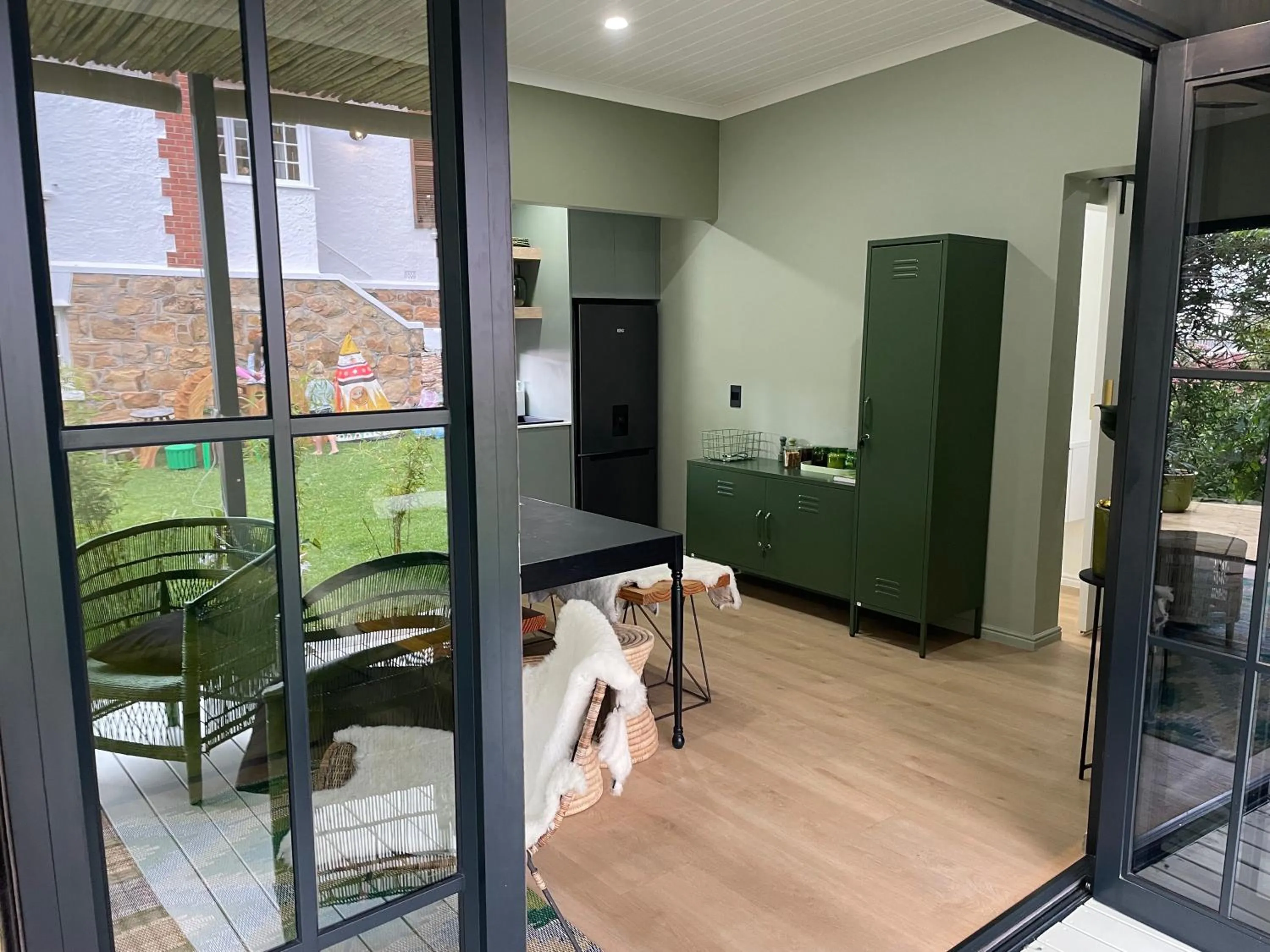 Kitchen or kitchenette in InAweStays Holiday Homes