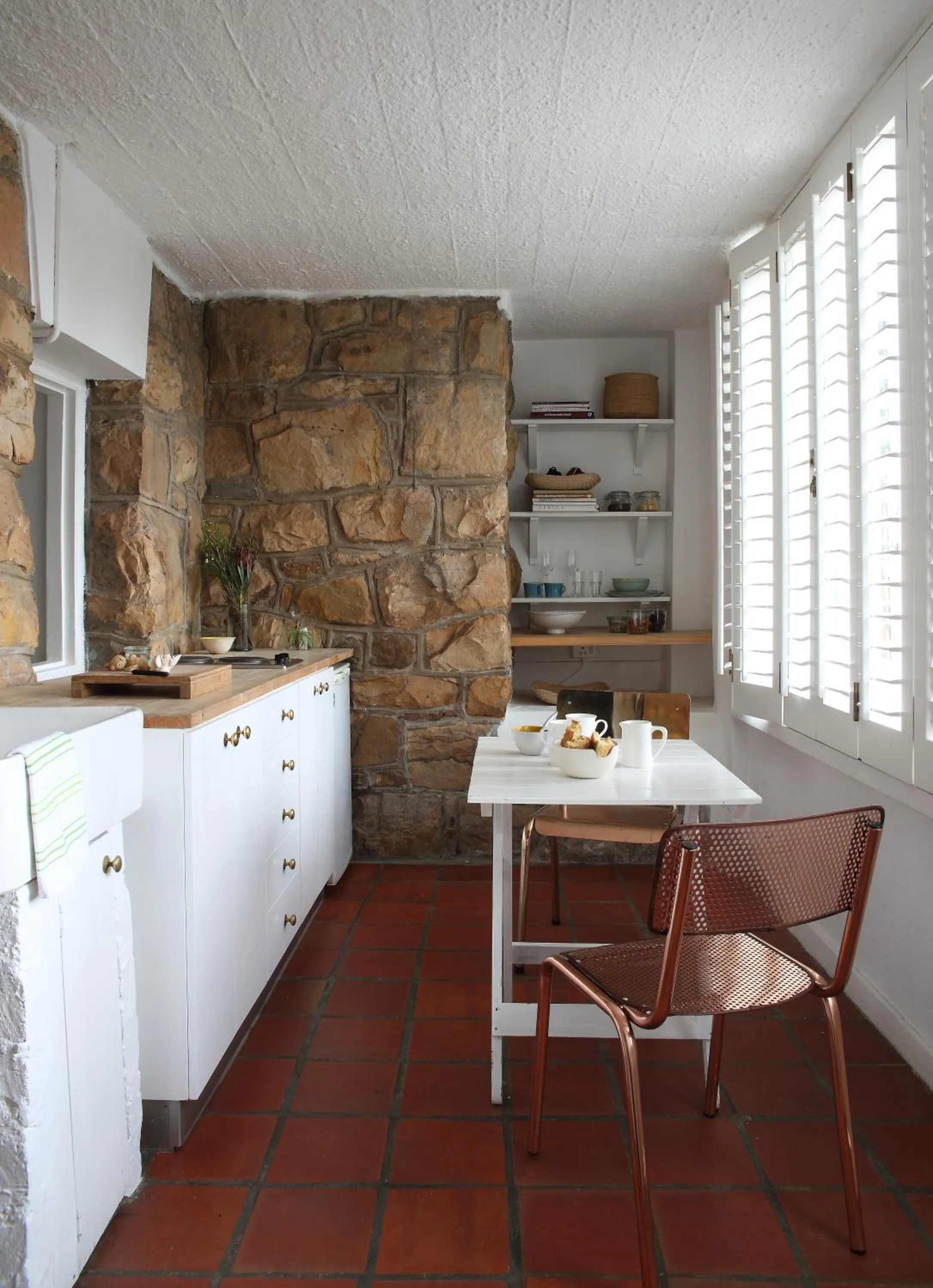Kitchen or kitchenette in InAweStays Holiday Homes