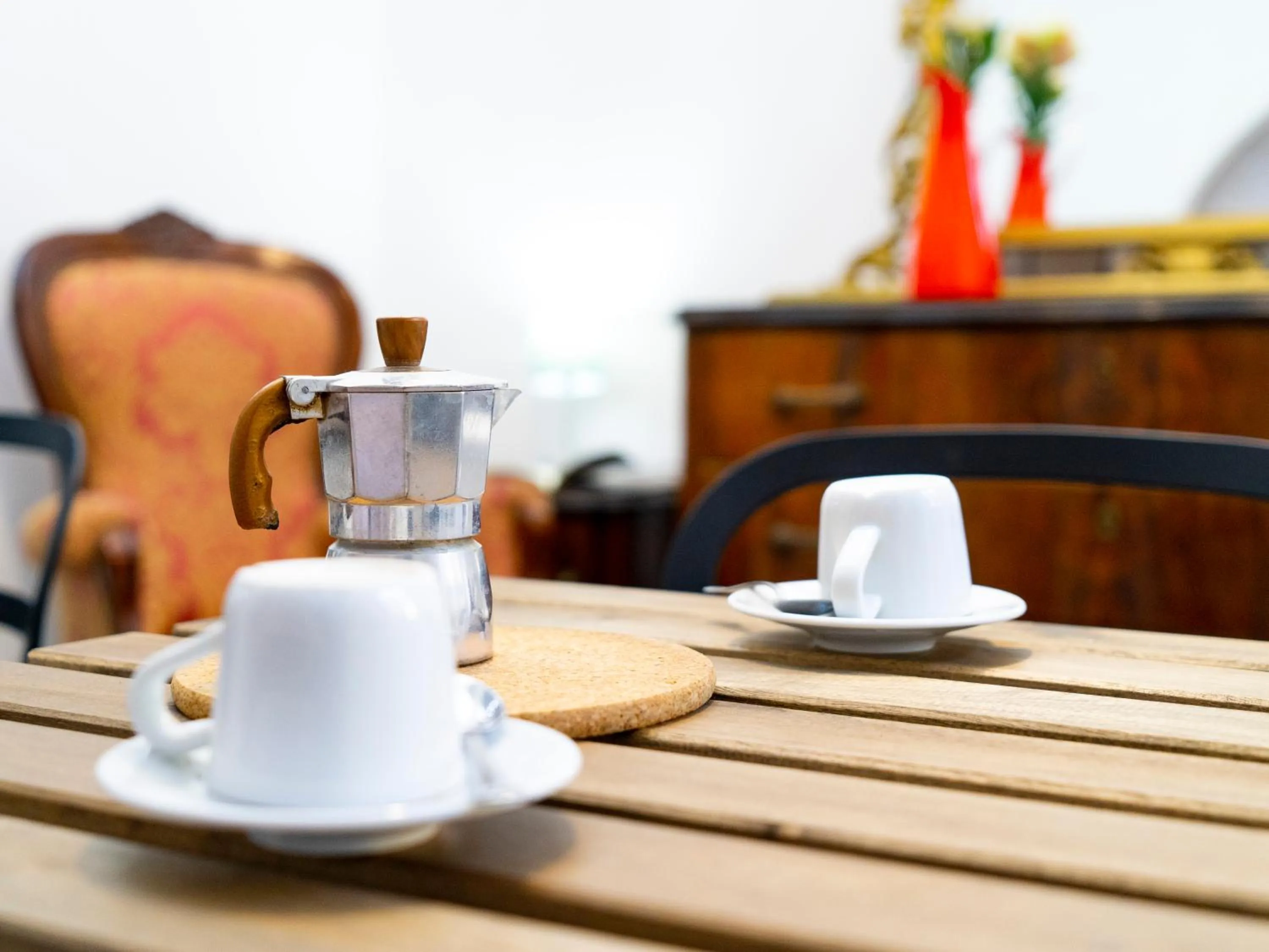 Communal lounge/ TV room in Salotto Piramide