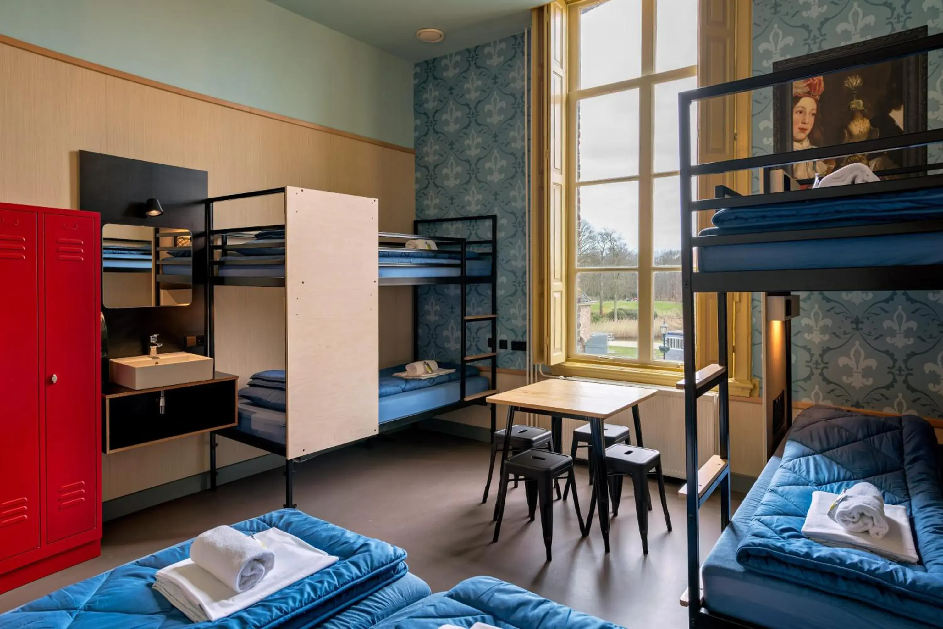 6 Person Family Room with Private Bathroom and Shower in Stayokay Hostel Domburg 6 Person Family Room with Private Bathroom and Shower in Stayokay Hostel Domburg