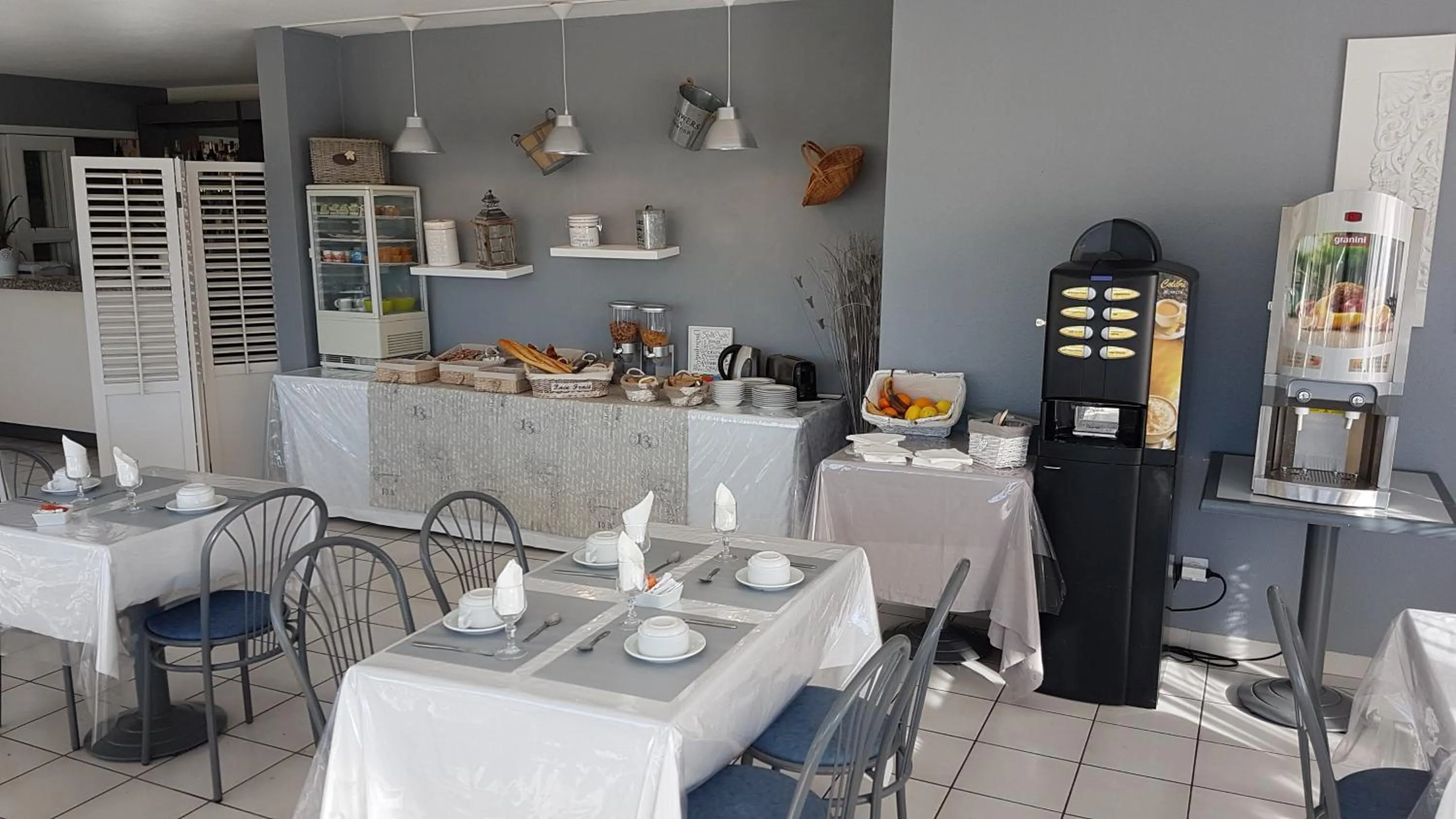 Food and drinks in Hotel Albizzia