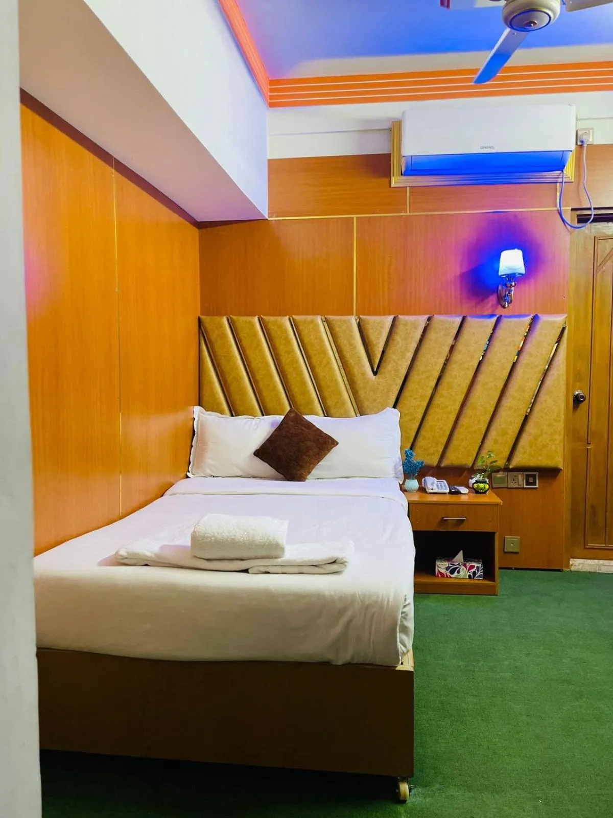 Bed in Hotel Rosewood Uttara