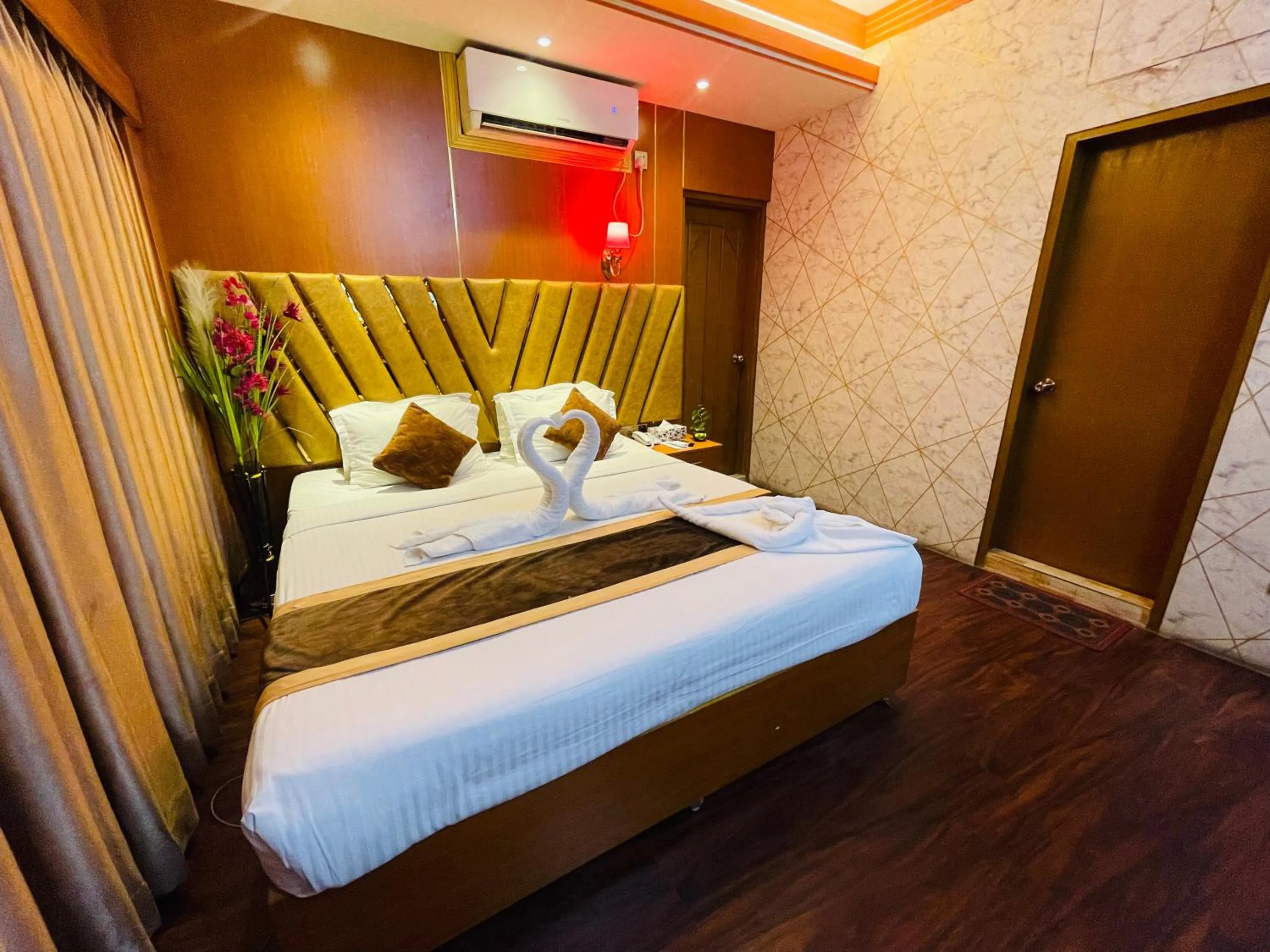 Bed in Hotel Rosewood Uttara