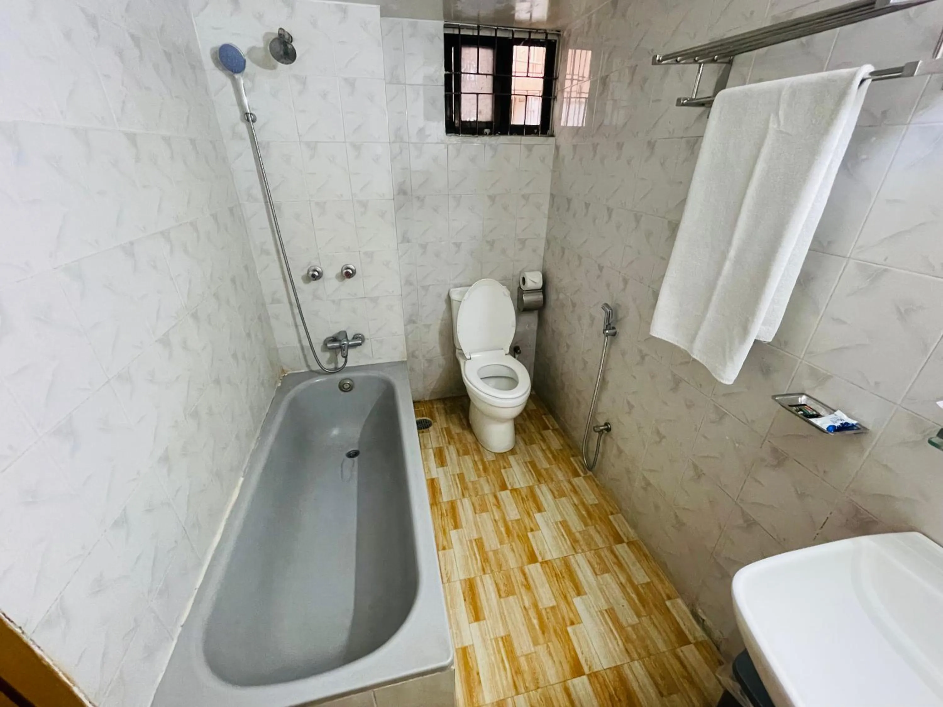 Shower in Hotel Rosewood Uttara