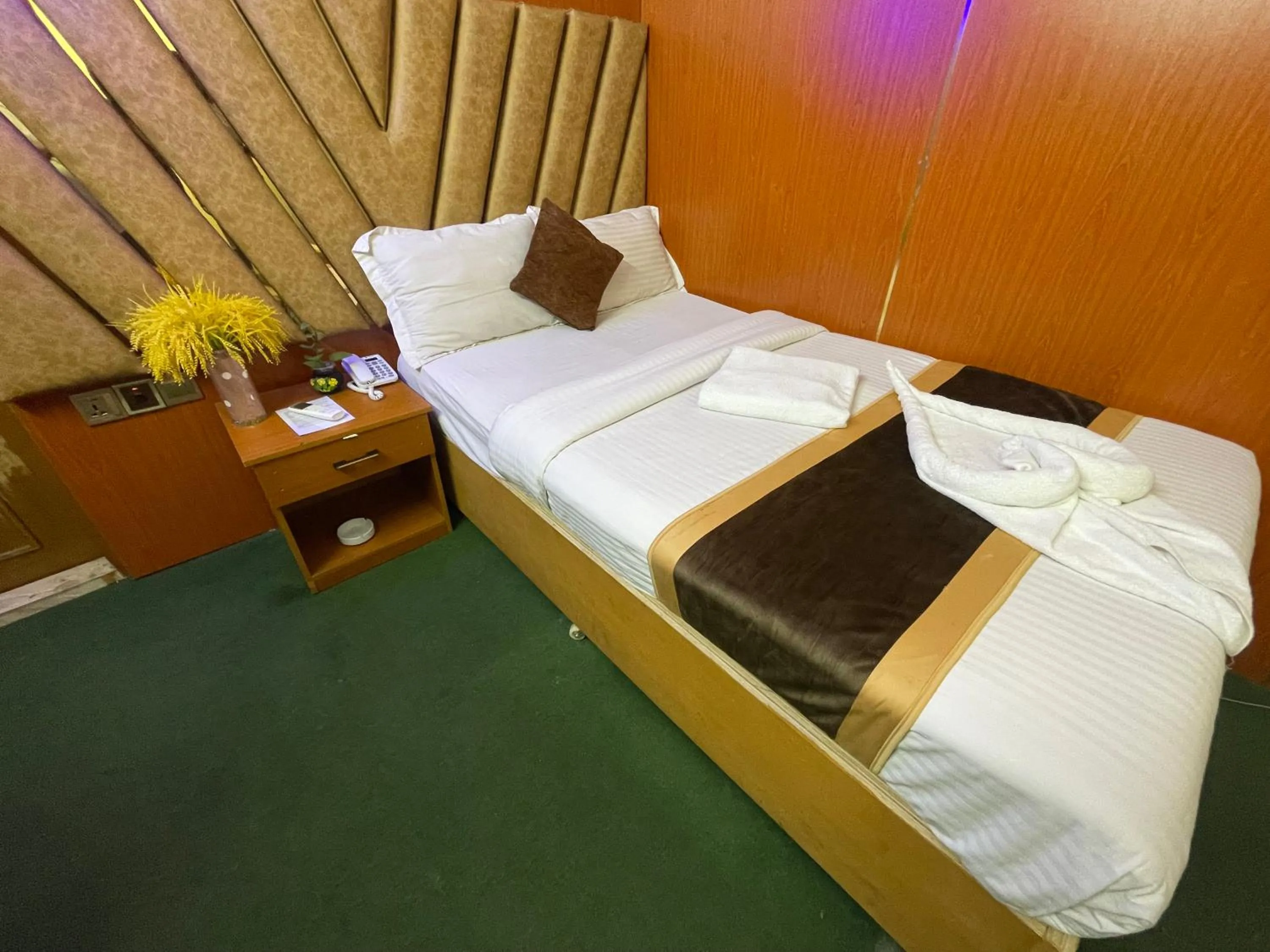 Bed in Hotel Rosewood Uttara