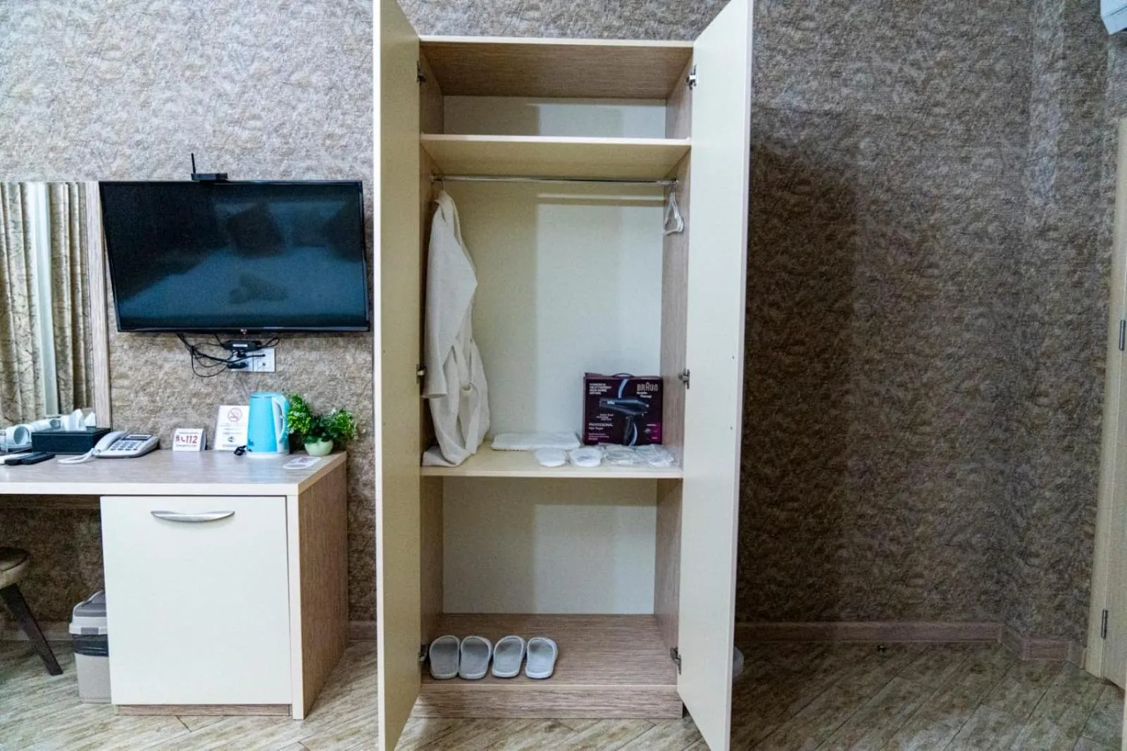 TV and multimedia in Sebail Inn Hotel Badamdar and Shah Hostel