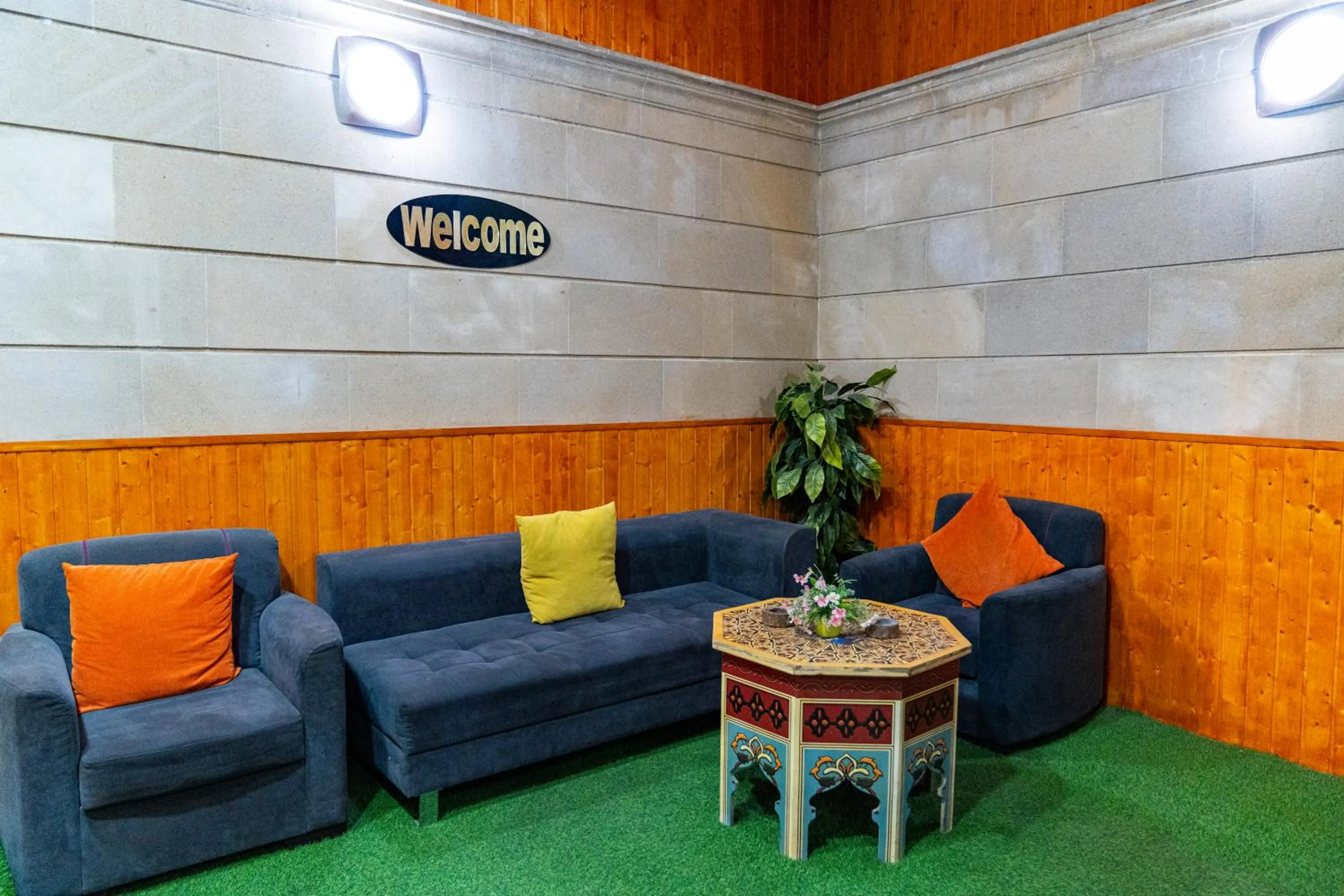 Property building in Sebail Inn Hotel Badamdar and Shah Hostel