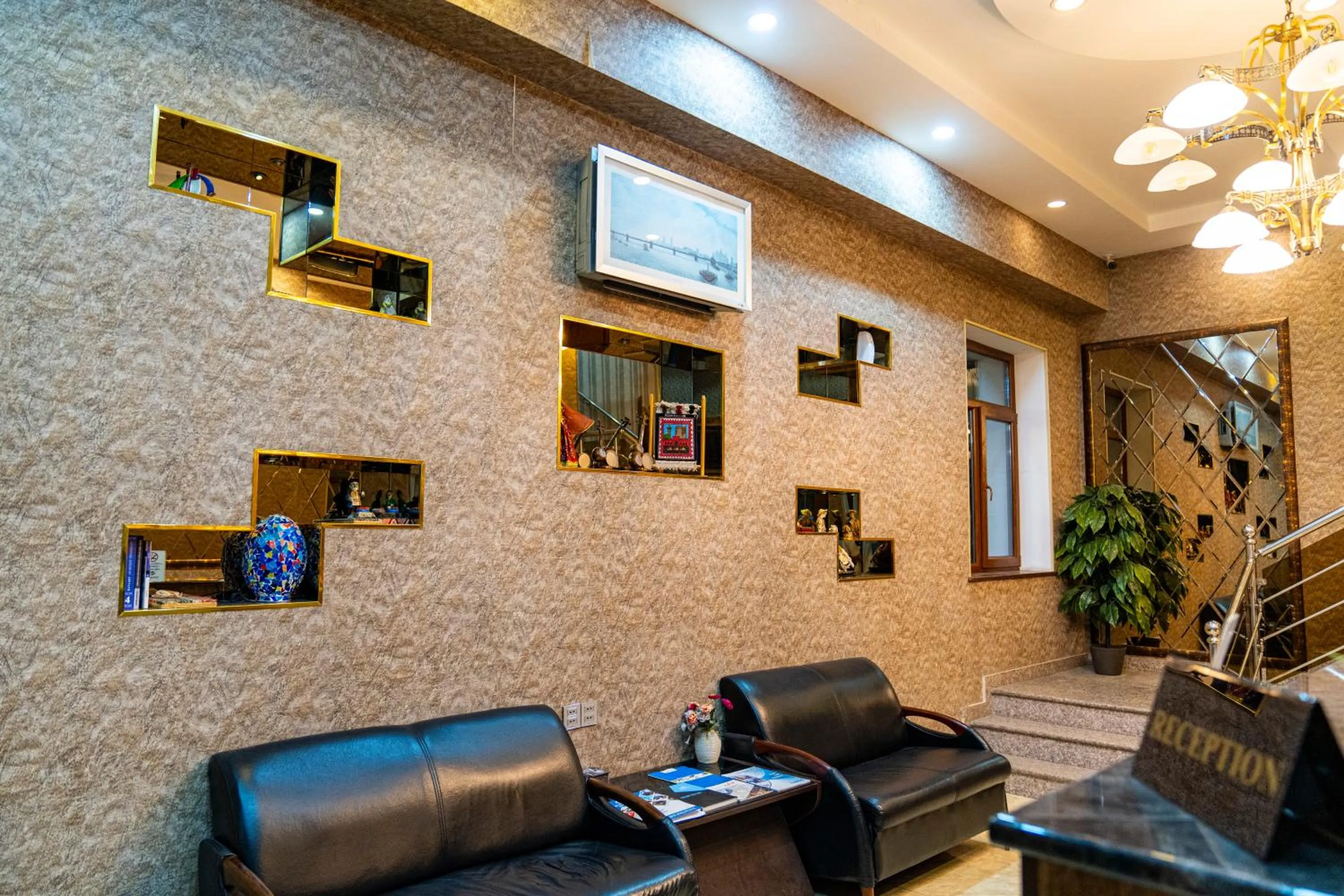 Lobby or reception in Sebail Inn Hotel Badamdar and Shah Hostel