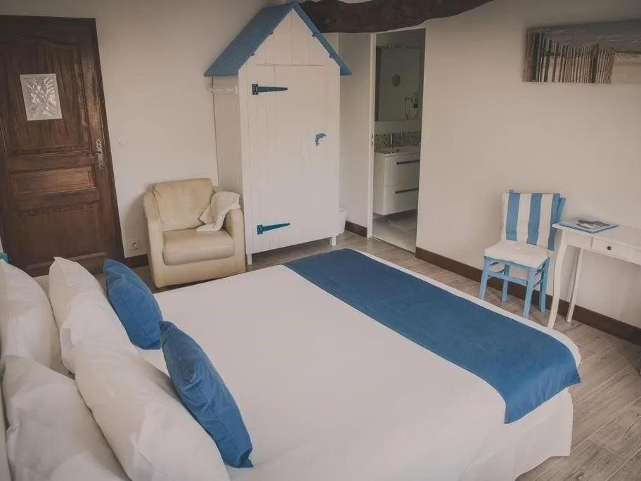 Bedroom, Bed in La Maison Periot