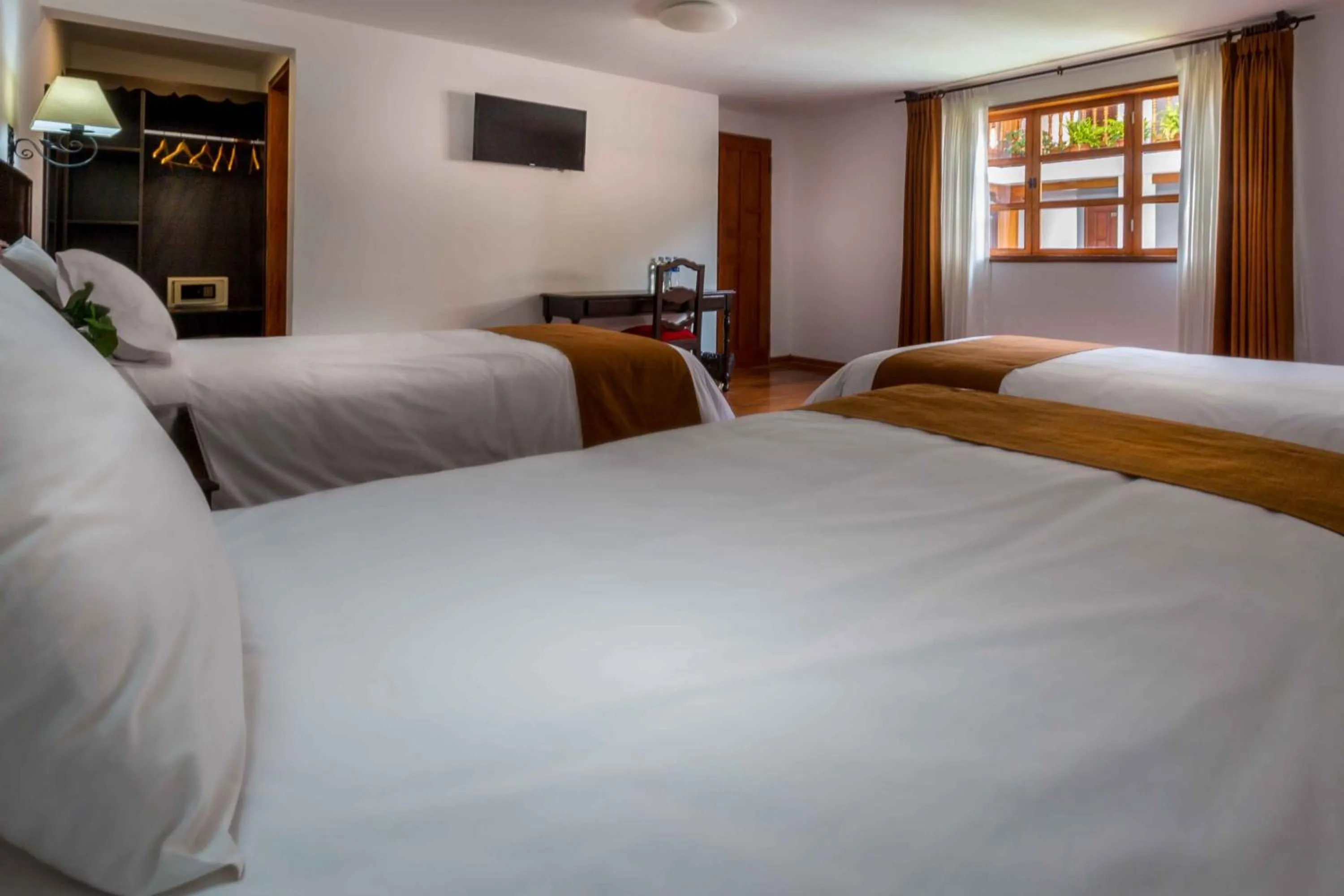Photo of the whole room, Bed in Illa Hotel