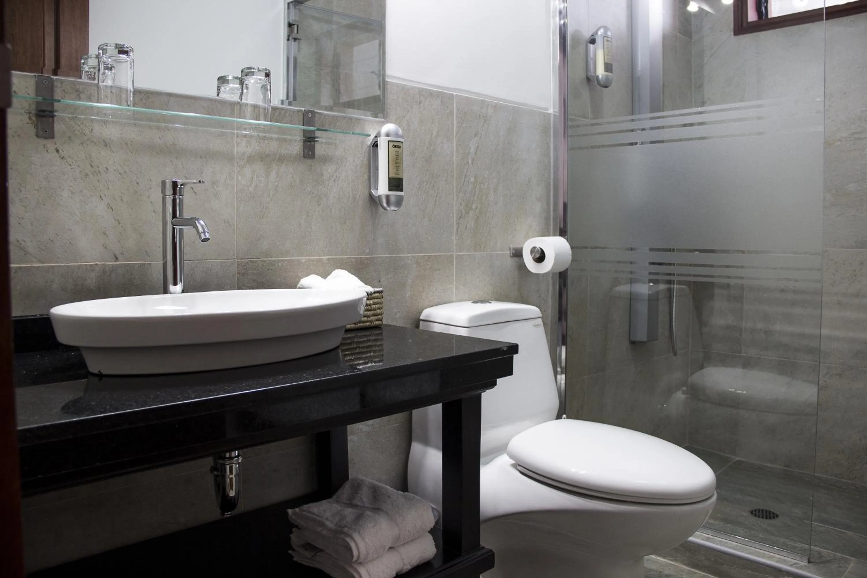 Bathroom in Illa Hotel