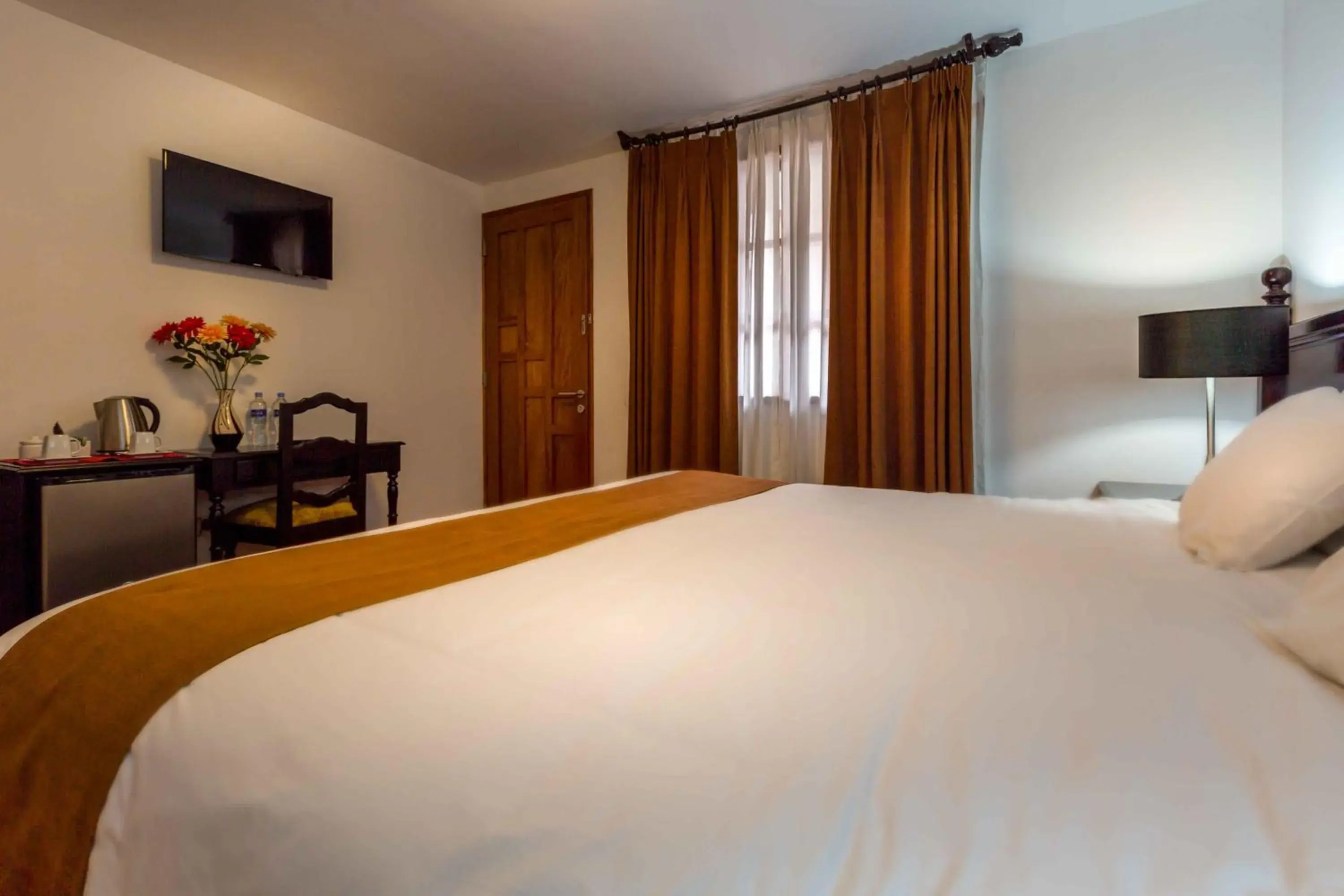 Bedroom, Bed in Illa Hotel Bedroom, Bed in Illa Hotel