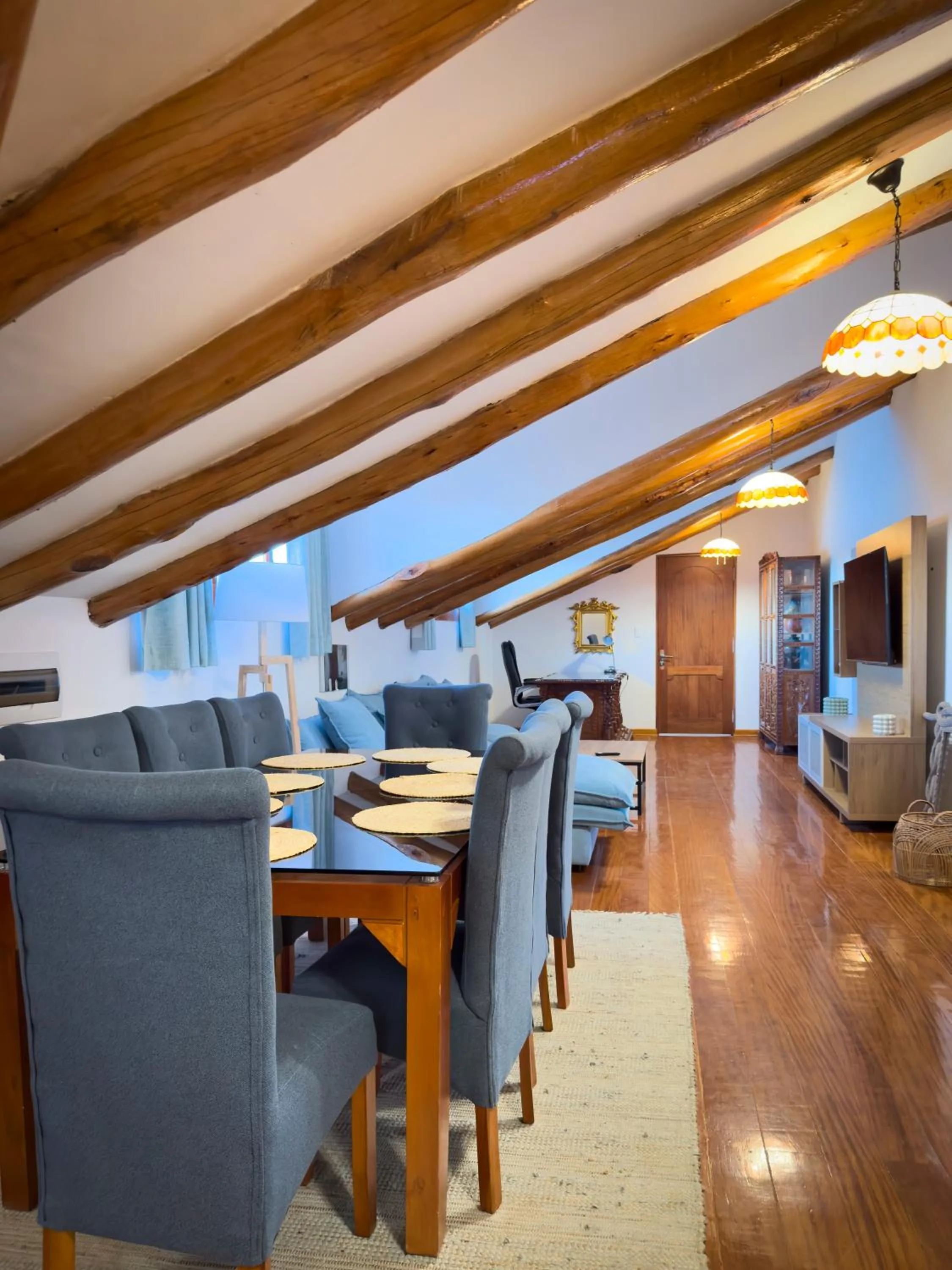 Dining area in Illa Hotel