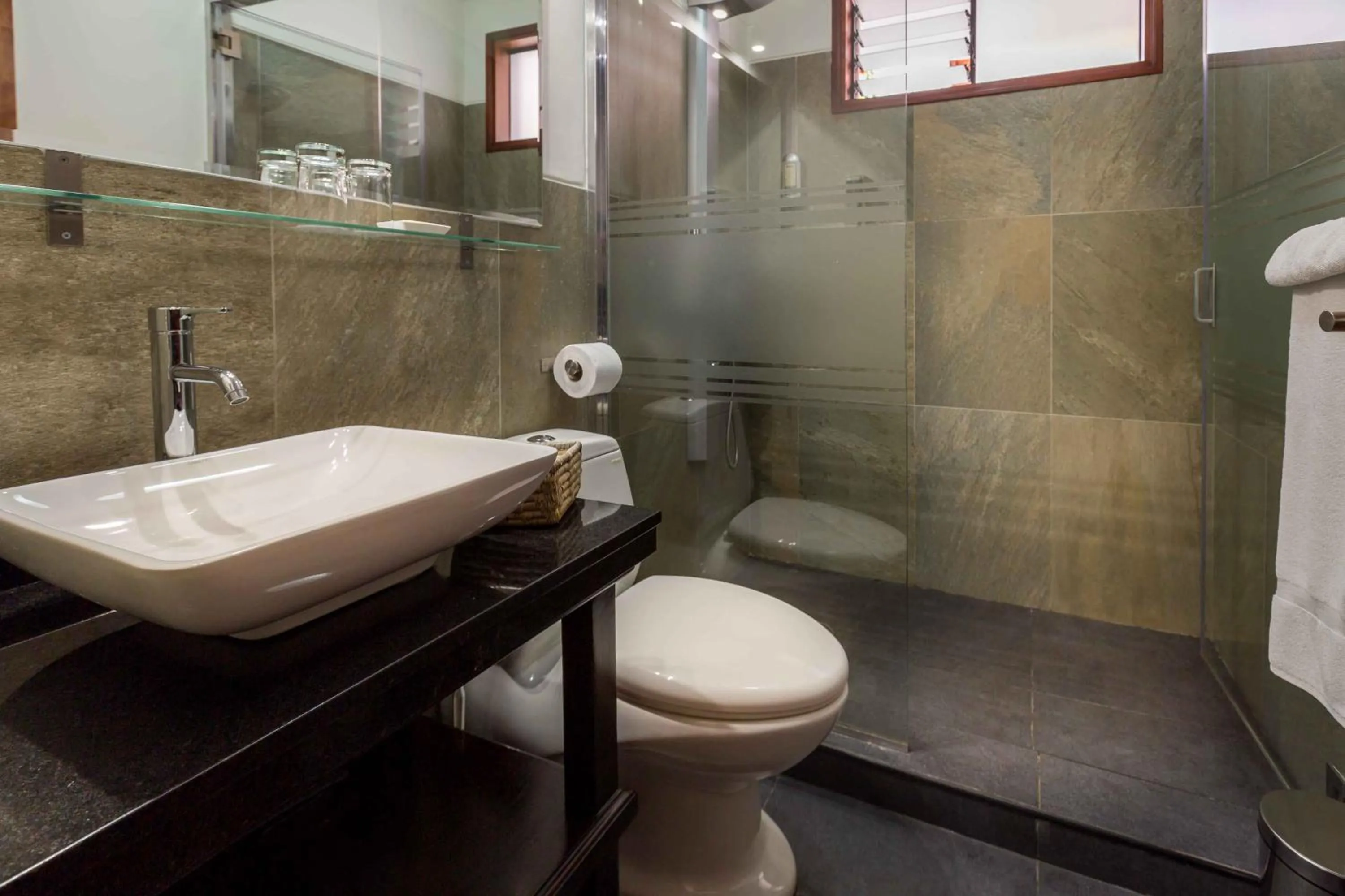 Bathroom in Illa Hotel