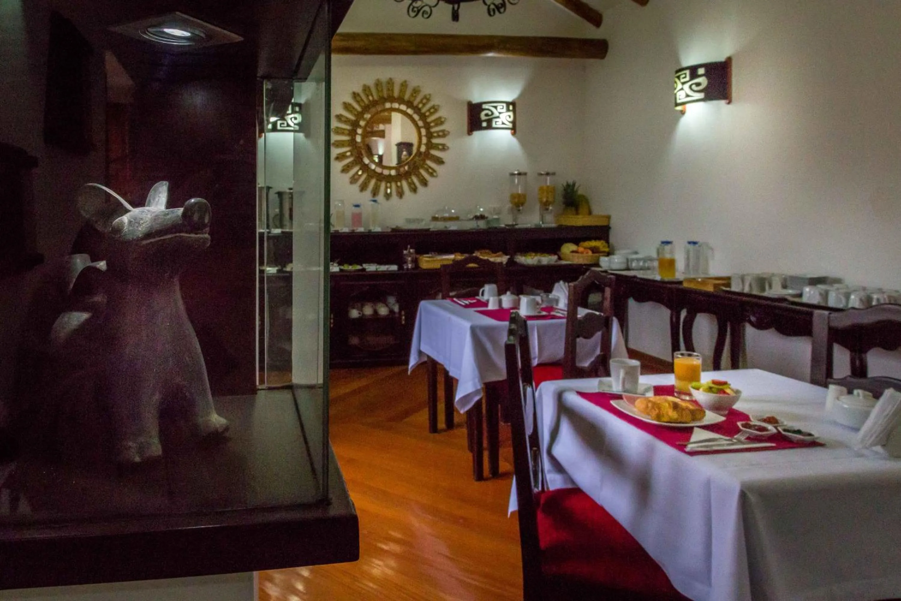 Restaurant/places to eat in Illa Hotel