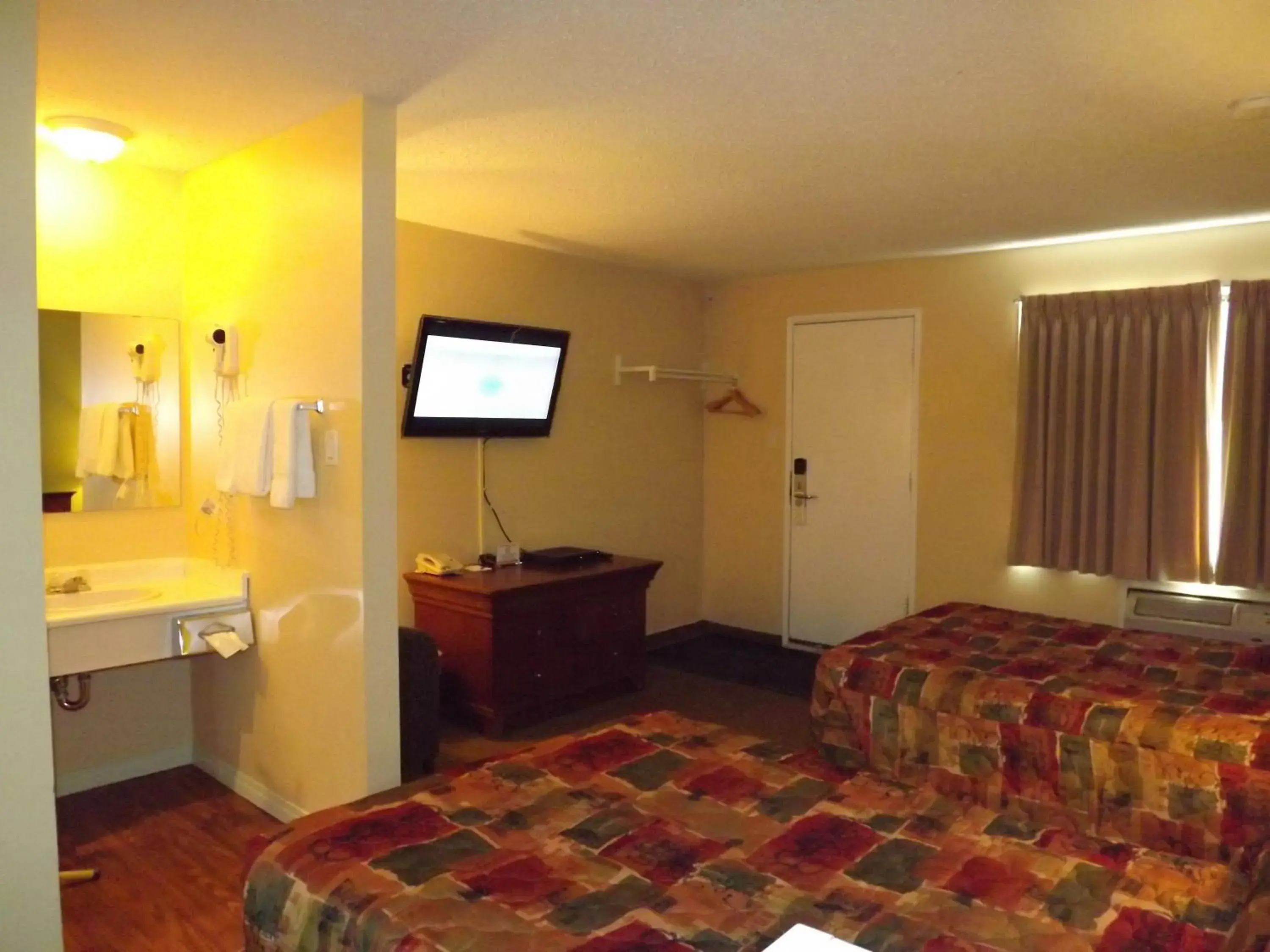 Other, Bed in Canadas Best Value Inn Whitecourt Other, Bed in Canadas Best Value Inn Whitecourt