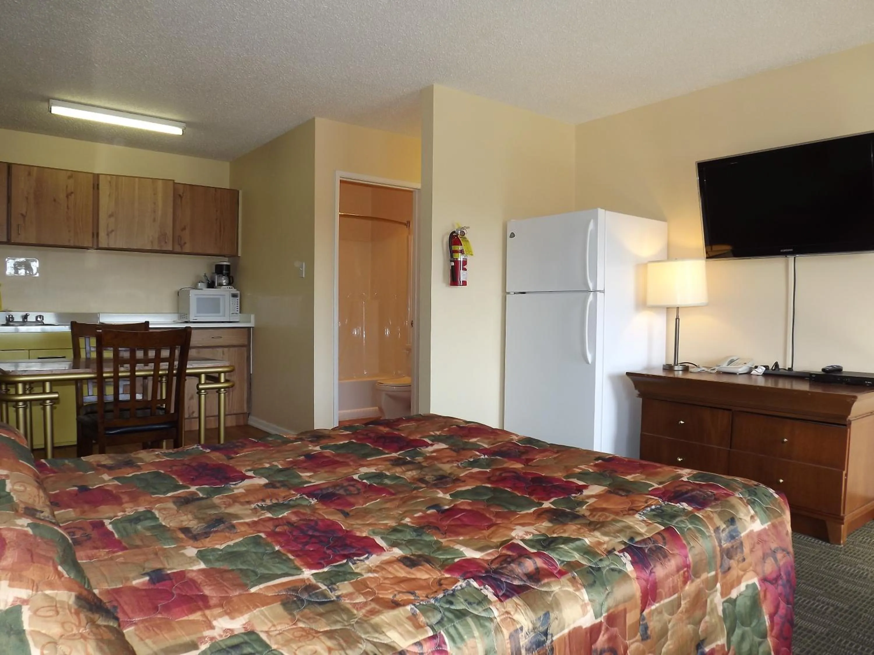 Bed in Canadas Best Value Inn Whitecourt