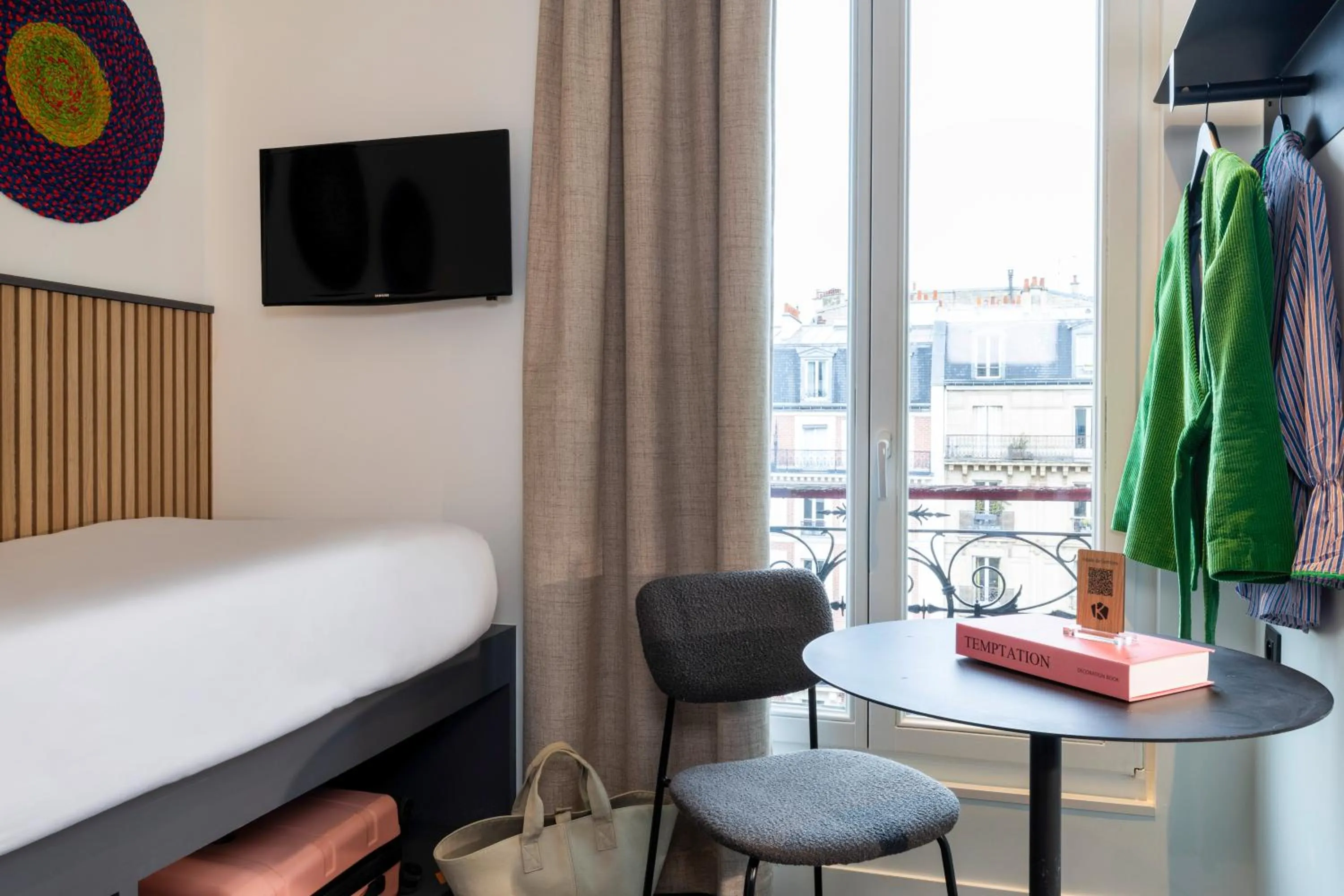 Bedroom, Bed in Korner Saint Marcel