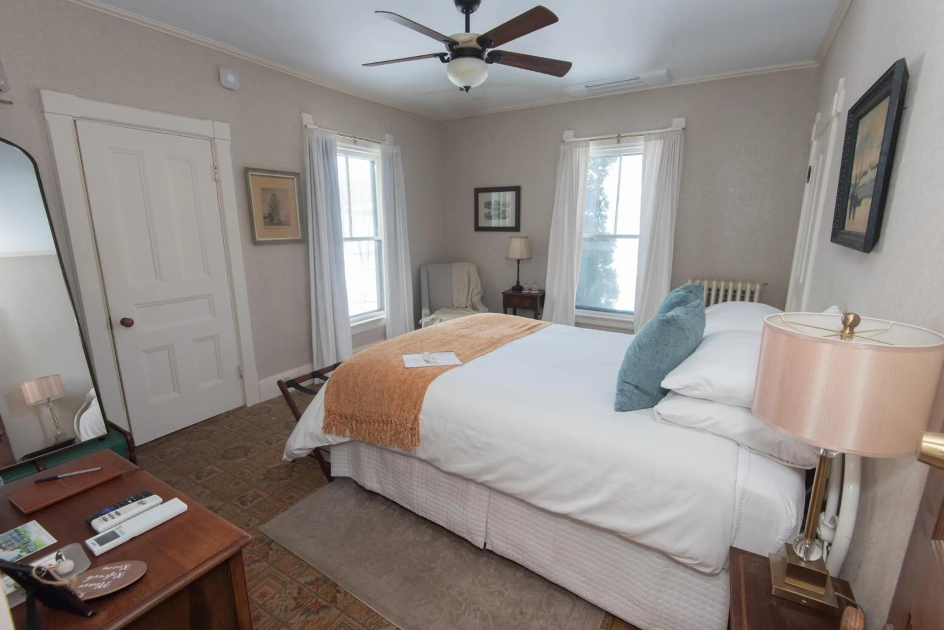 Queen Room in LimeRock Inn