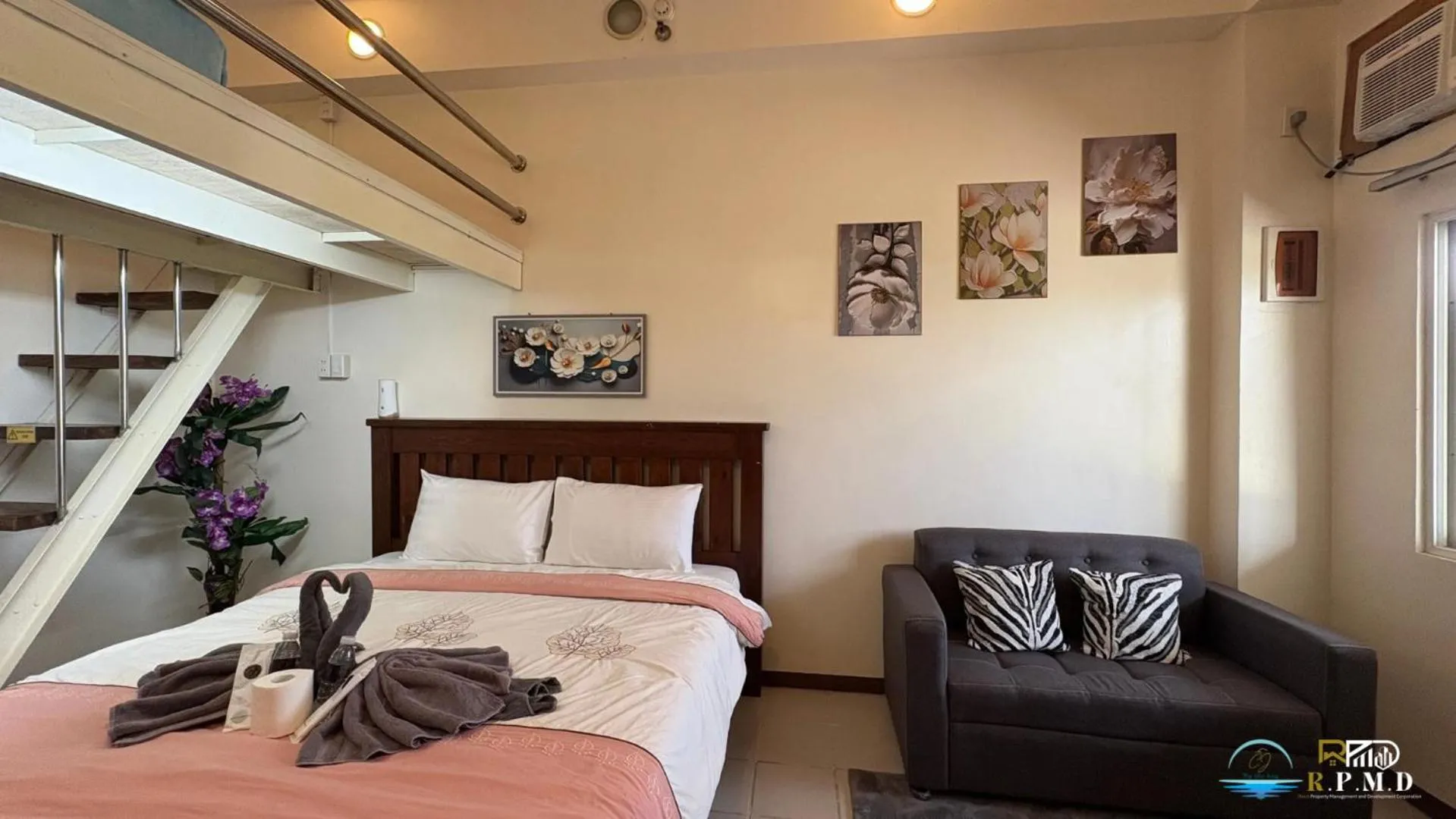 Bed in CJ by the Bay