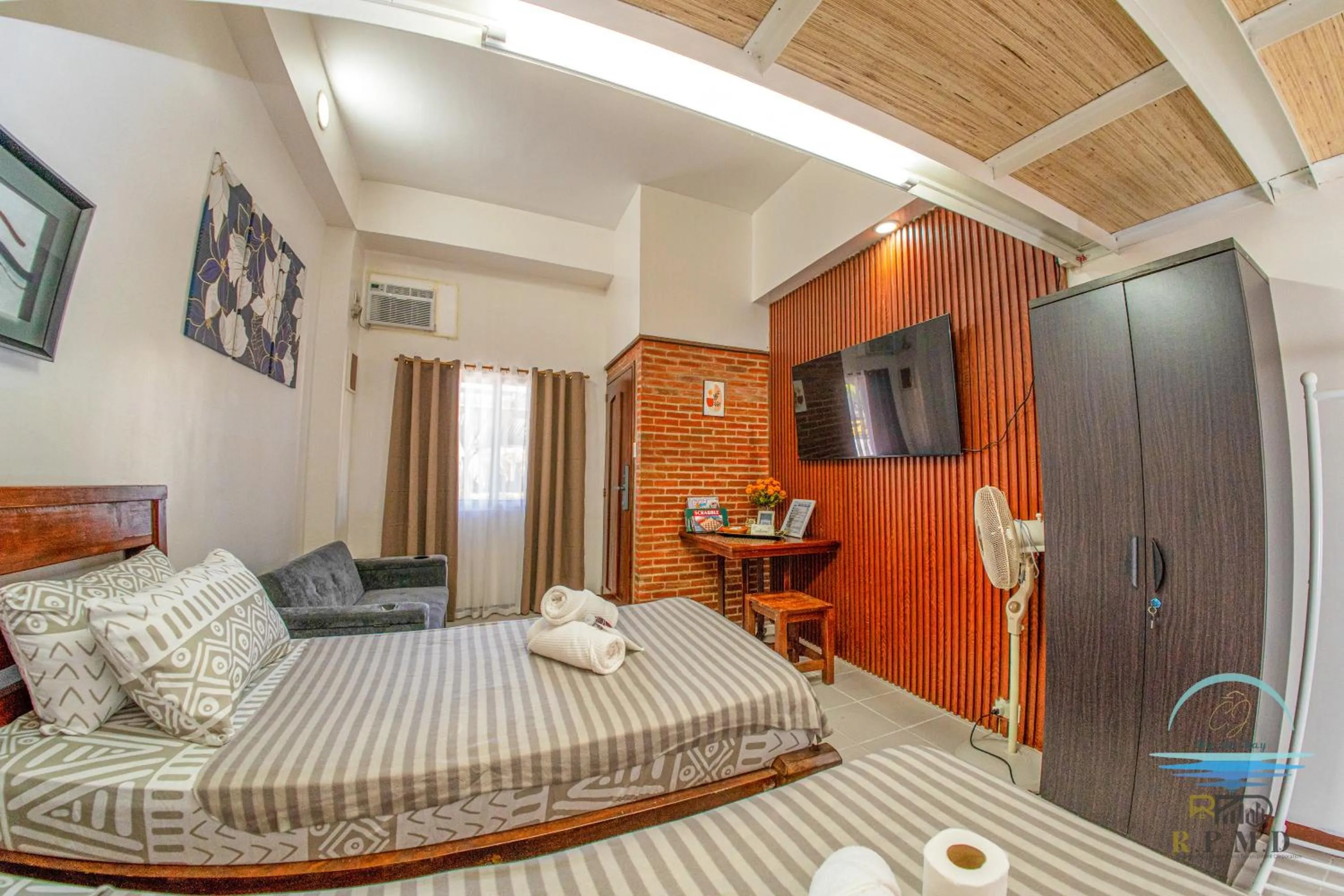 Bed in CJ by the Bay