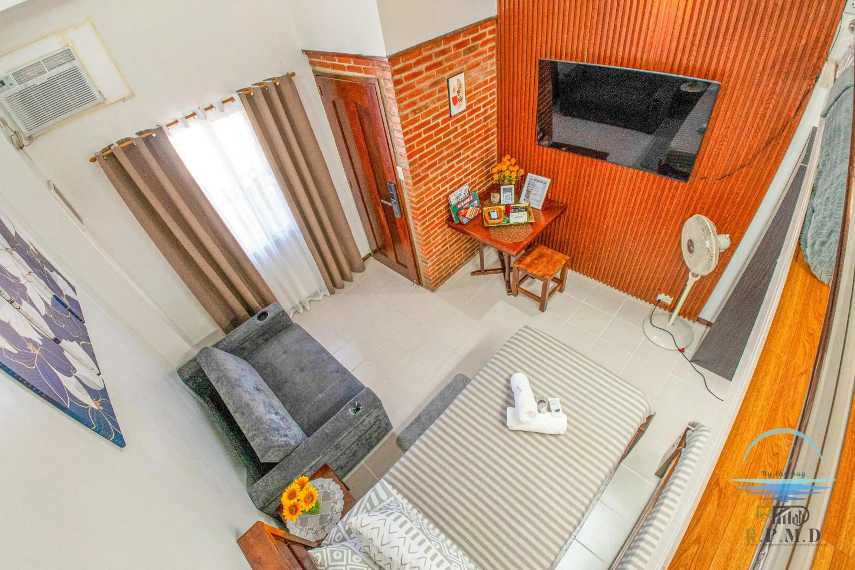 Communal lounge/ TV room in CJ by the Bay