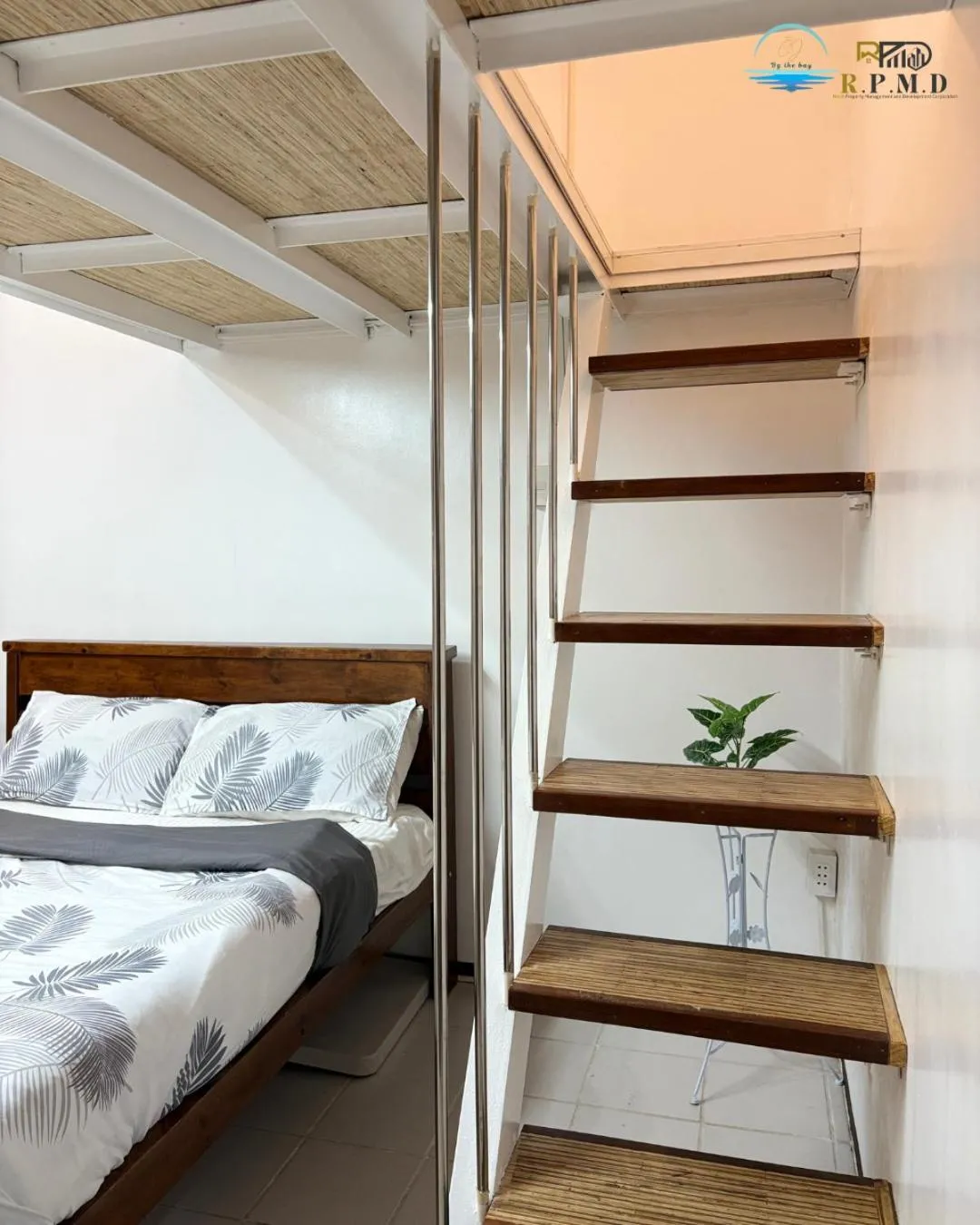 Bed in CJ by the Bay